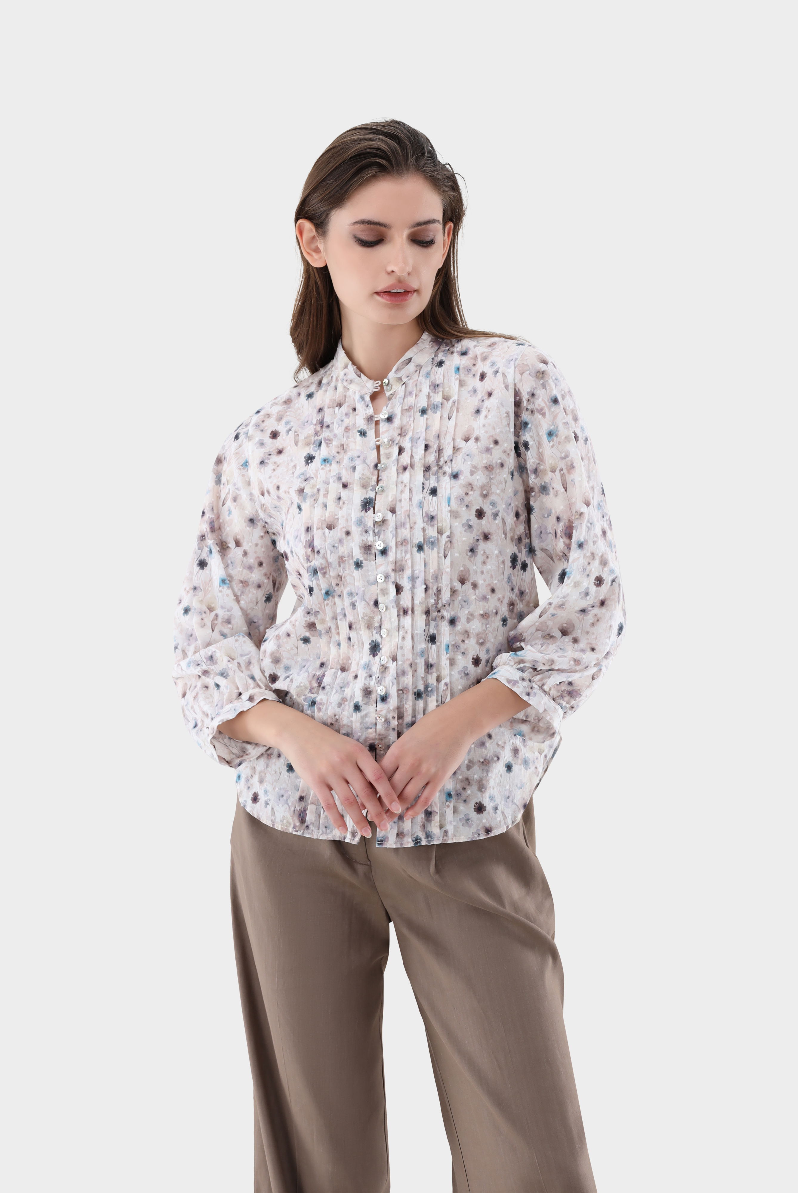 Stehkragenbluse mit Biesen an der Vorderseite