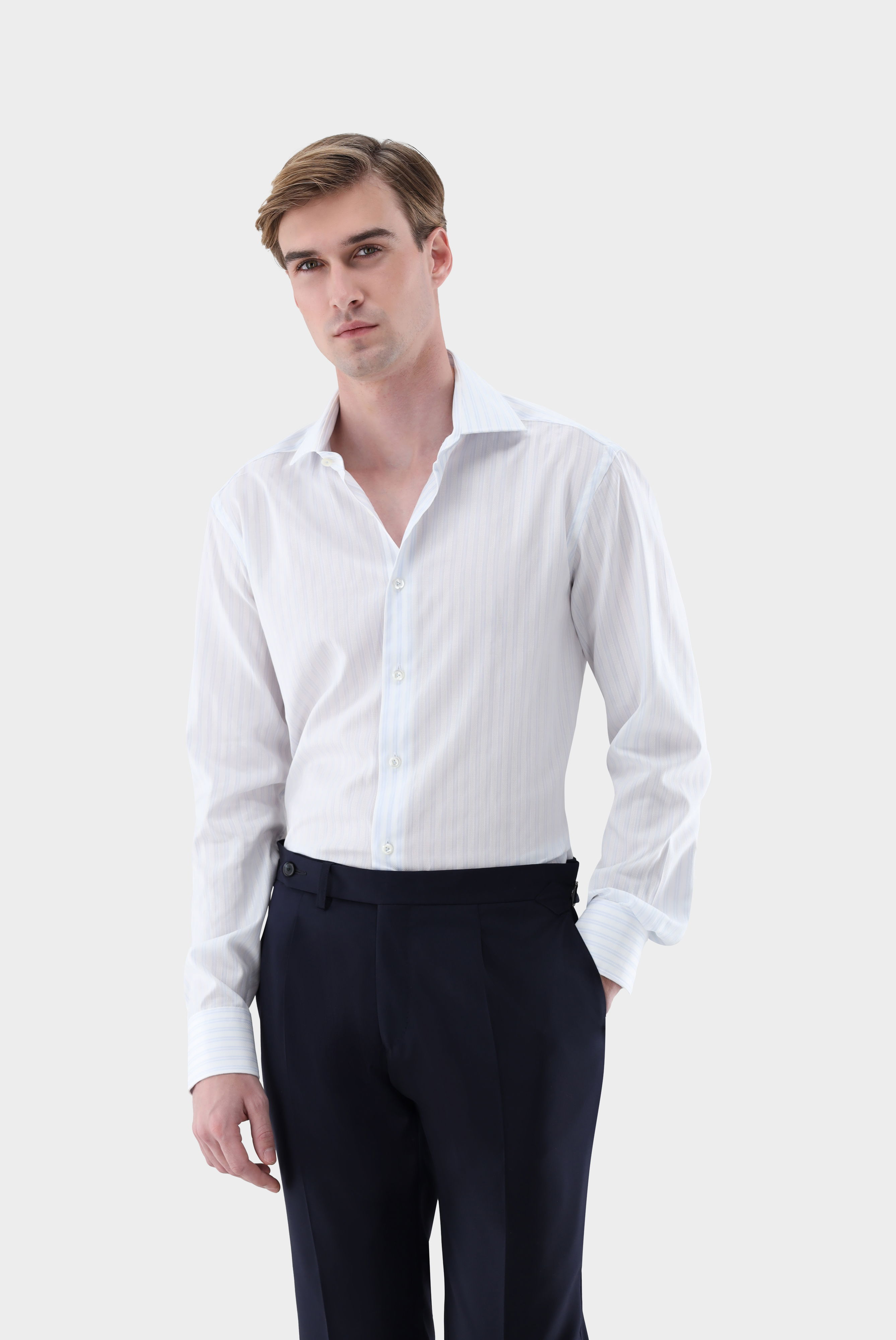 Gestreiftes Businesshemd aus Dobby Gewebe mit Haifischkragen