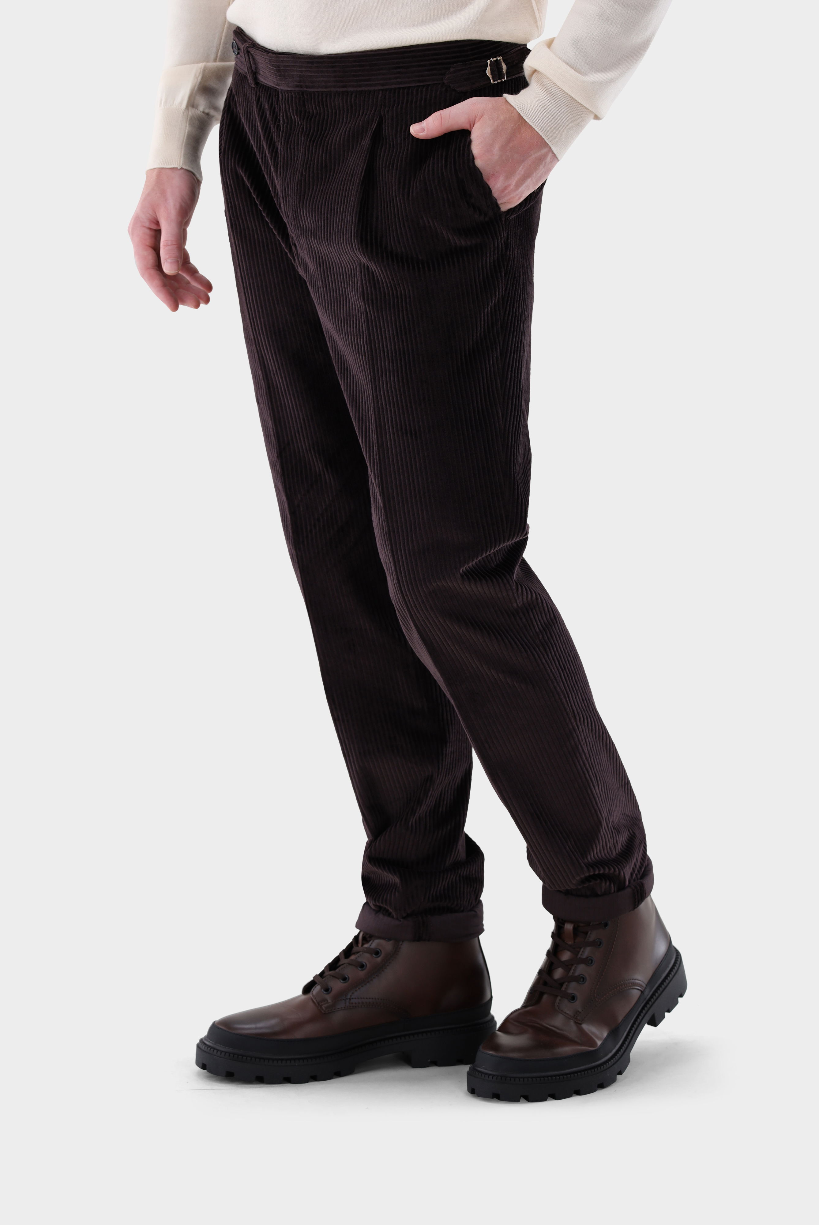Cordhose mit Bundfalte Slim Fit