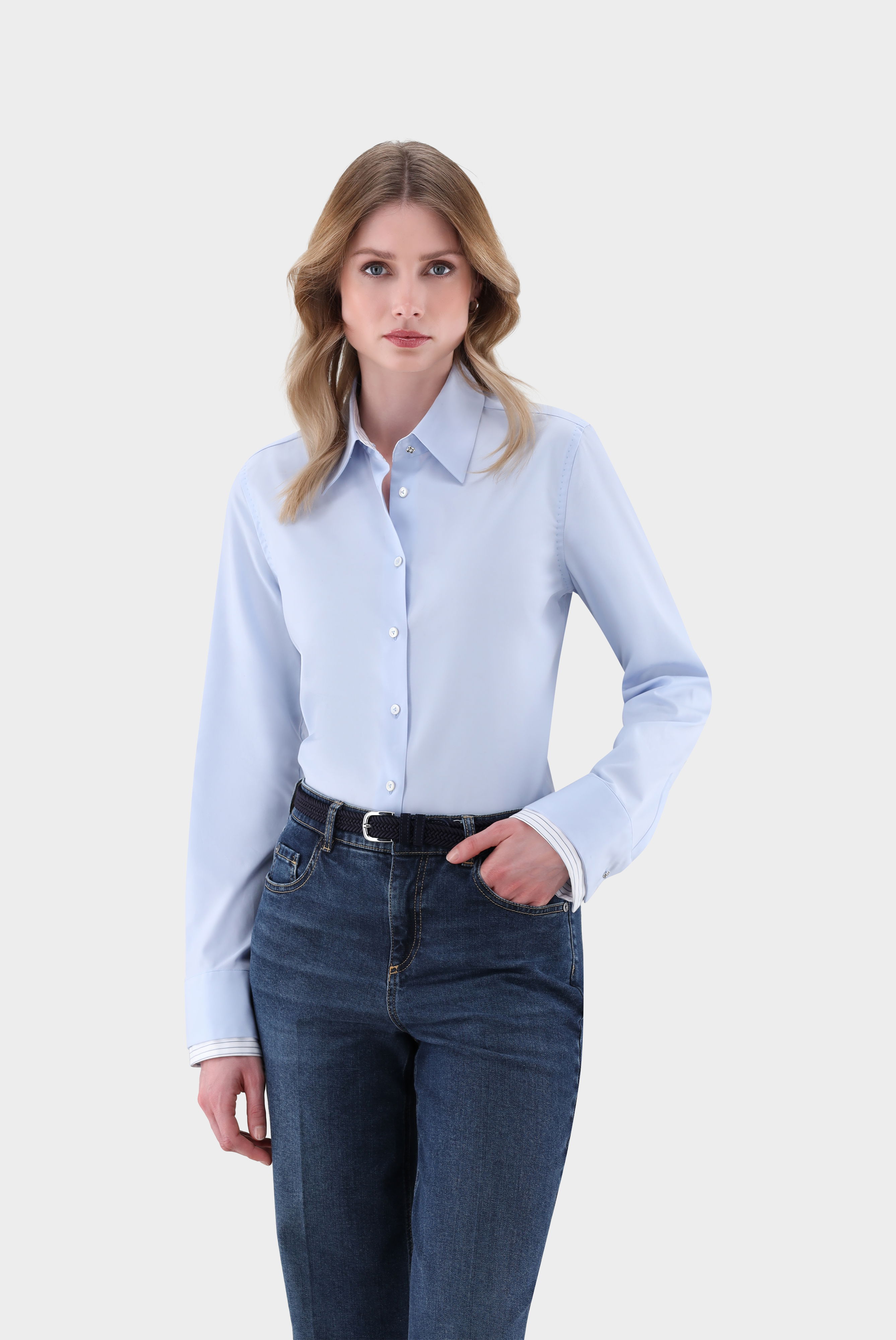 Hemdbluse mit Doppelmanschette und Kontrasten