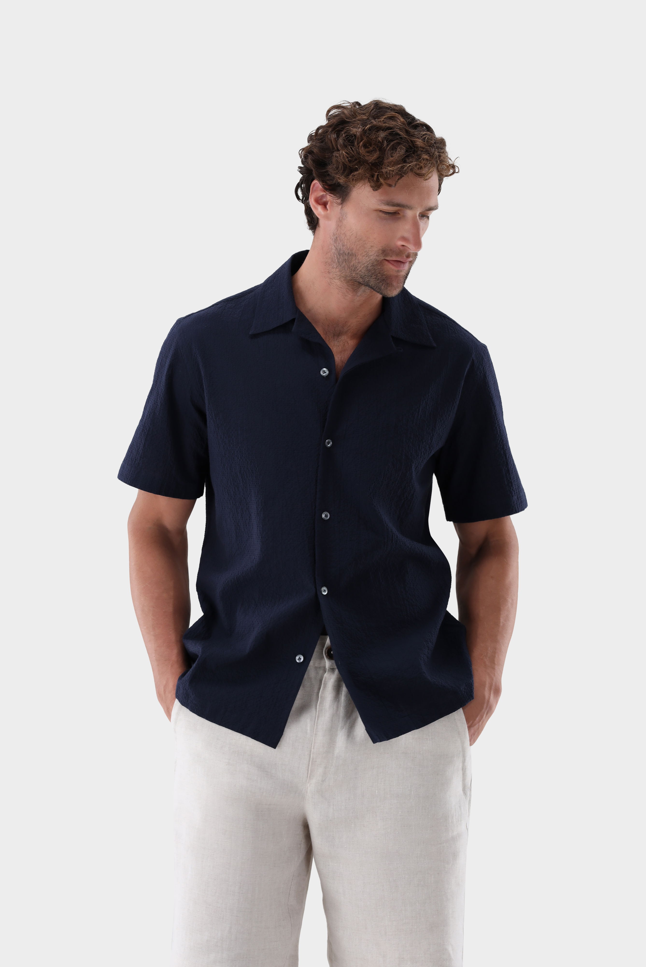 Short-sleeved bowling shirt made of seersucker