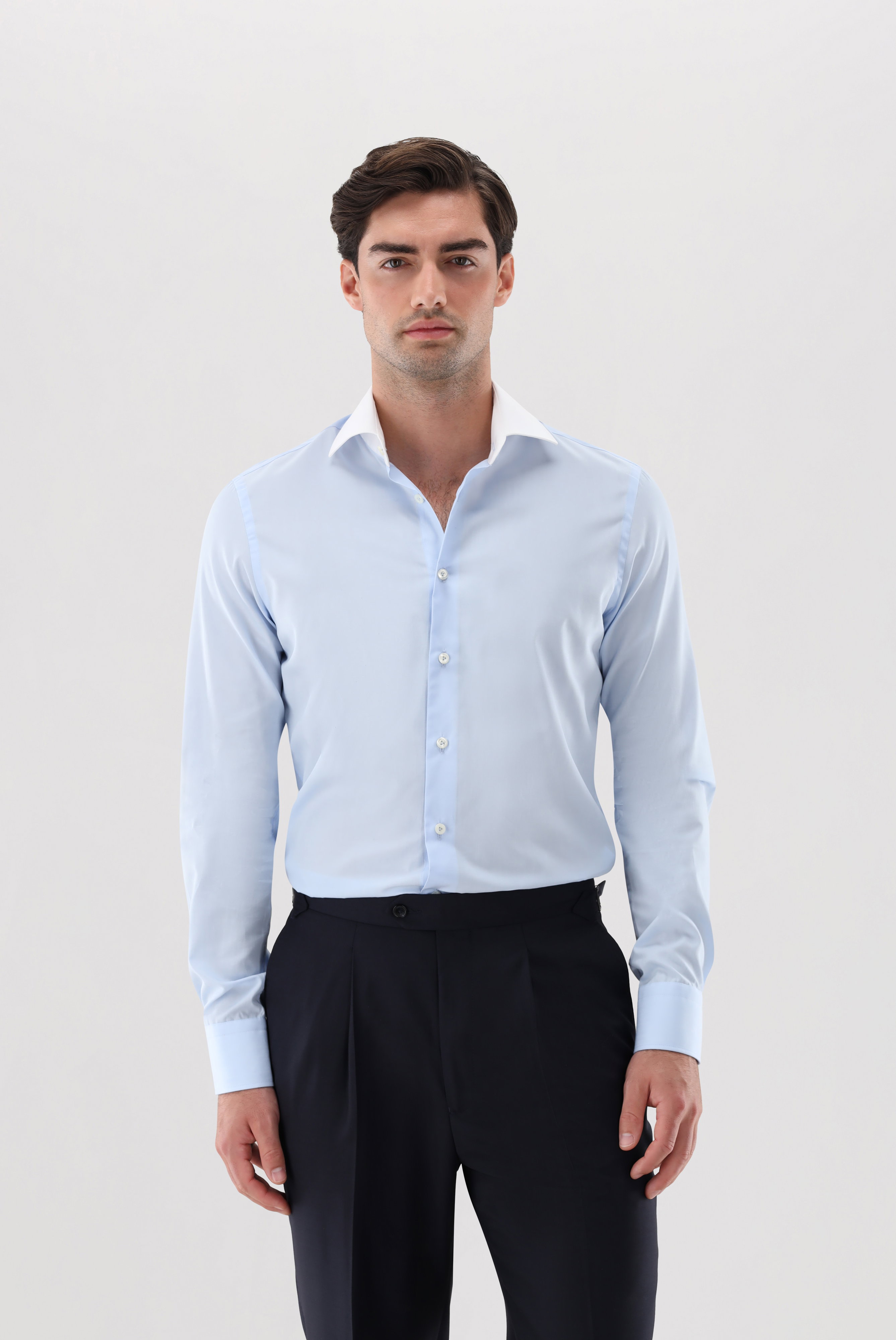 Business shirt with contrast shark collar