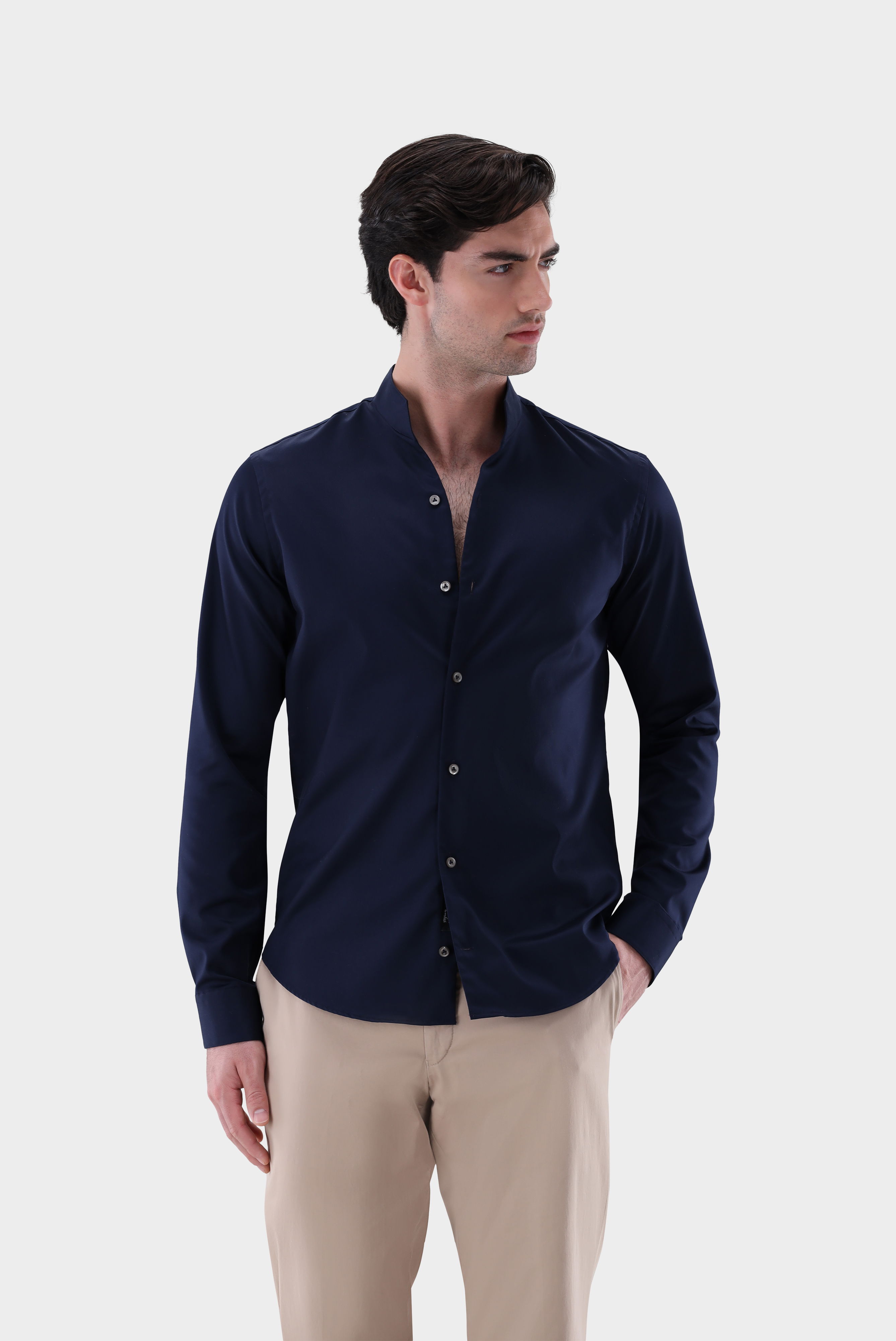Stehkragenhemd aus bügelfreiem Twill Gewebe