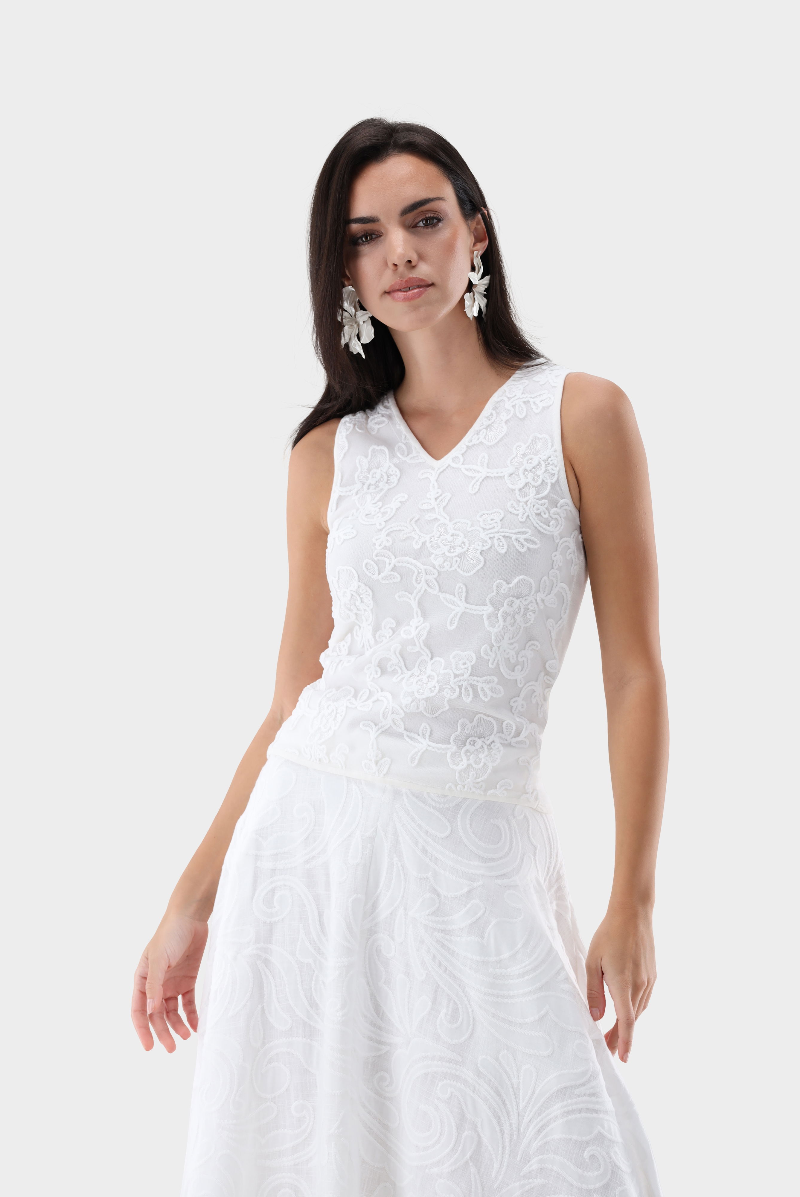 Strick-Top aus Rippstrick mit Stickerei