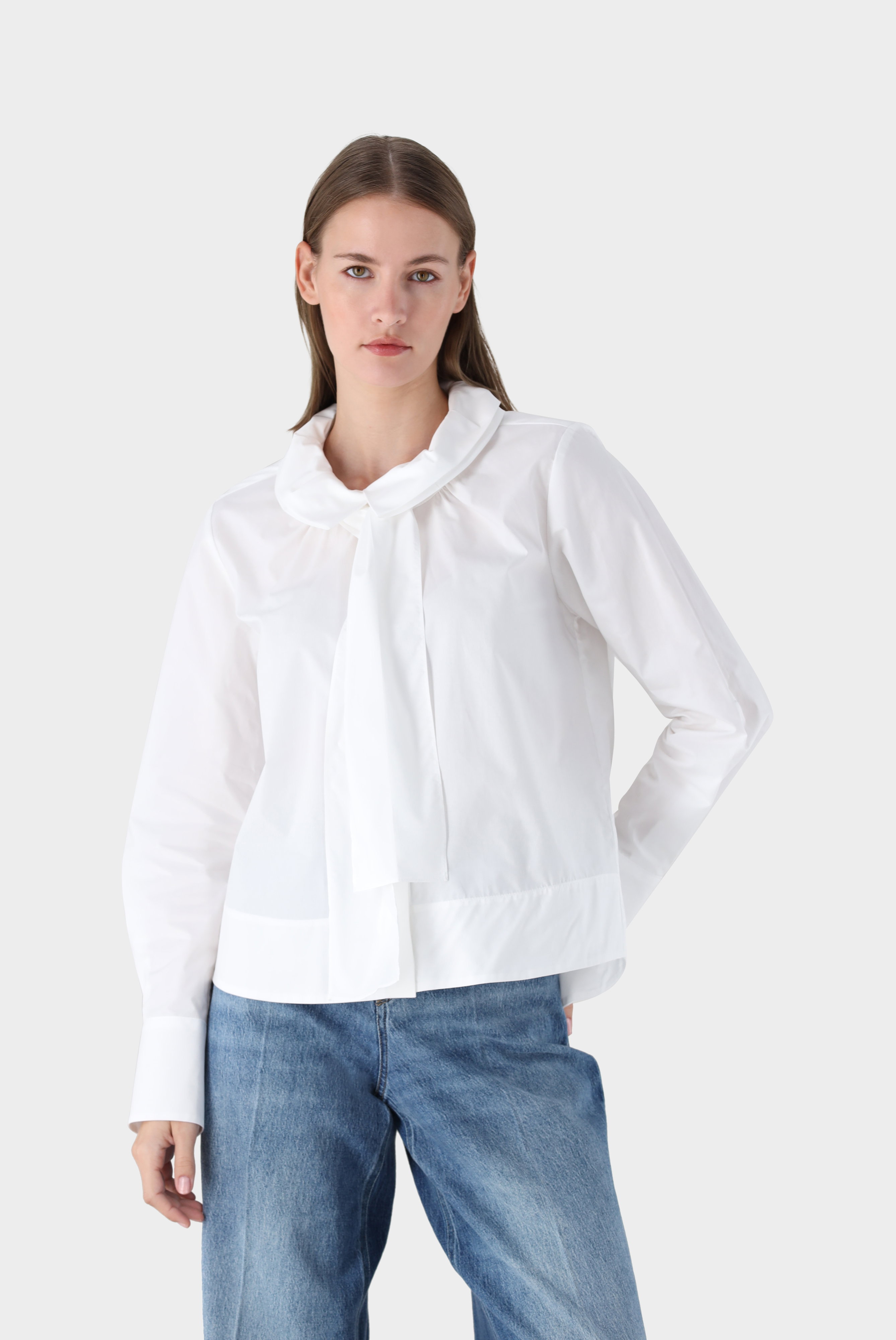 Cropped stand-up collar blouse with pussy-bow