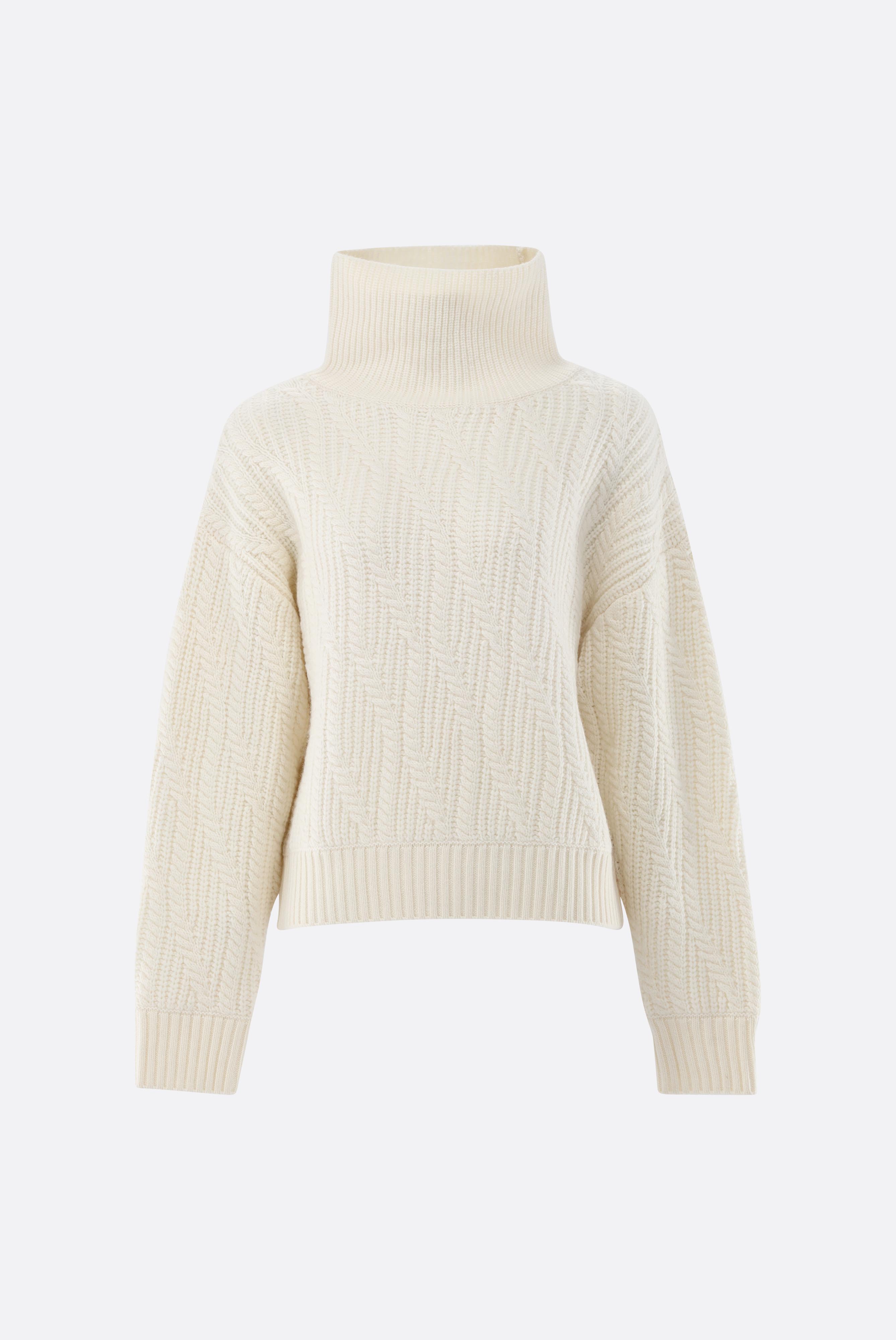 Cable knit Sweater with high turtleneck