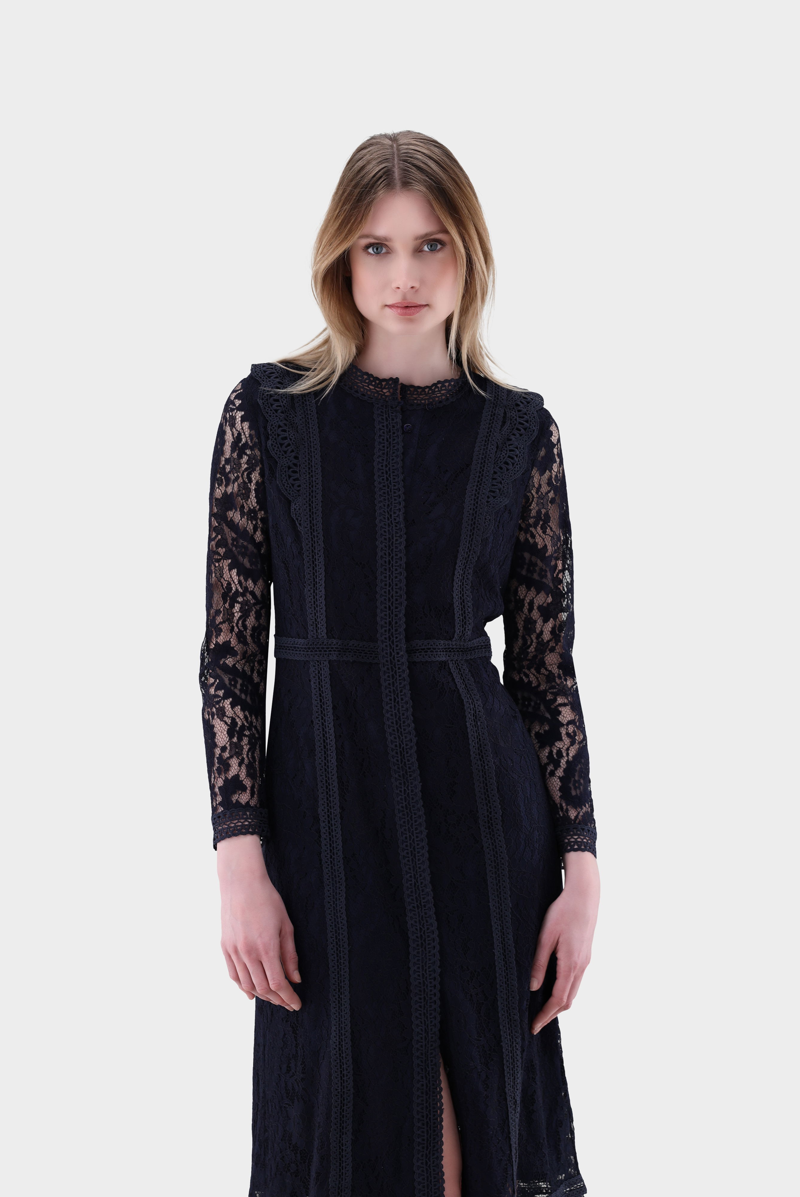 Kleid aus Spitze mit taillierter Passform