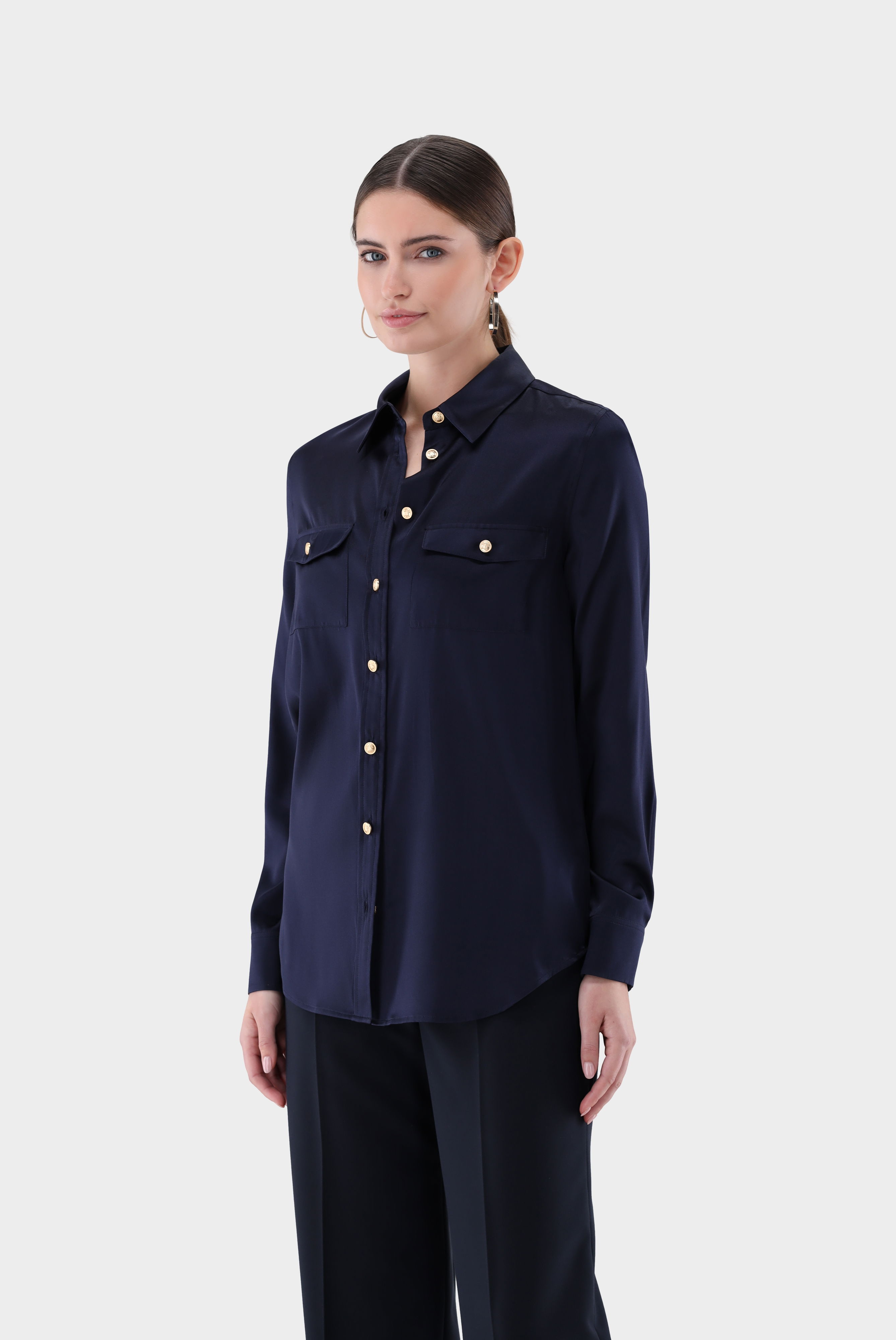 Taillierte Hemdbluse aus Seide mit Brusttaschen