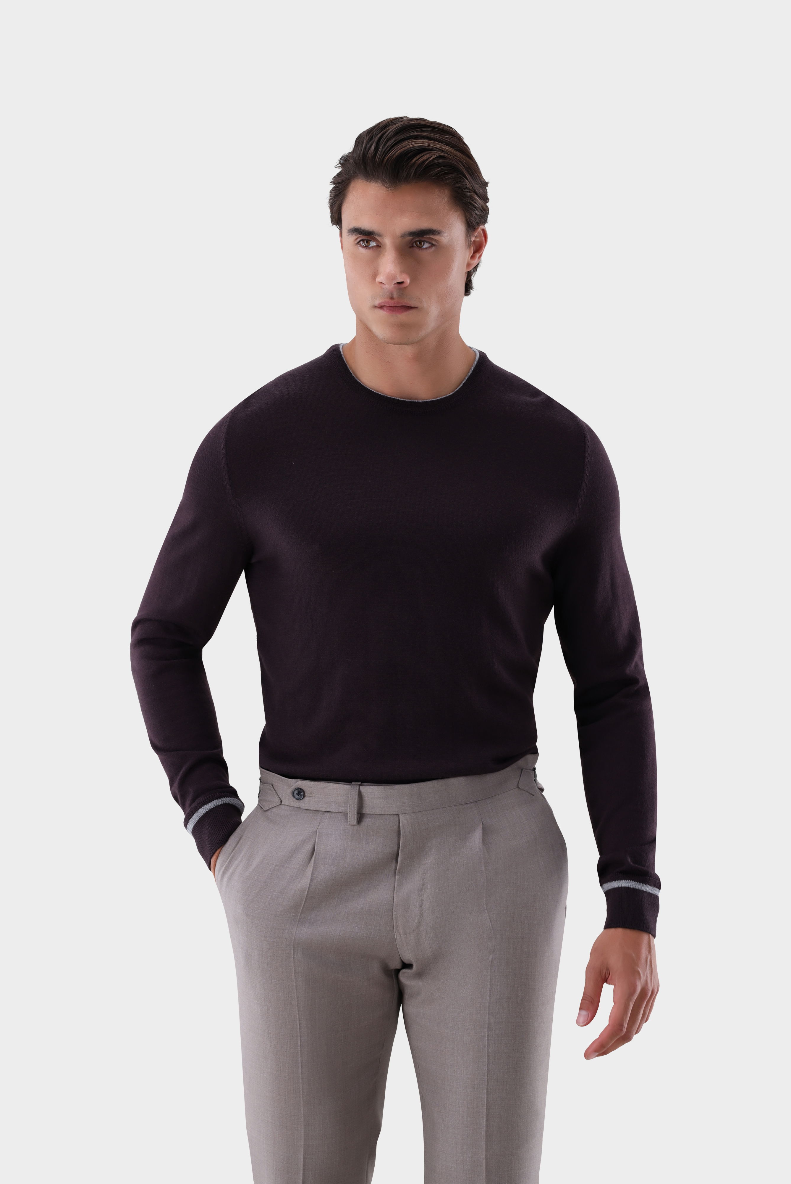 Rundhalspullover aus merzerisierter Merinowolle mit Farbdetail