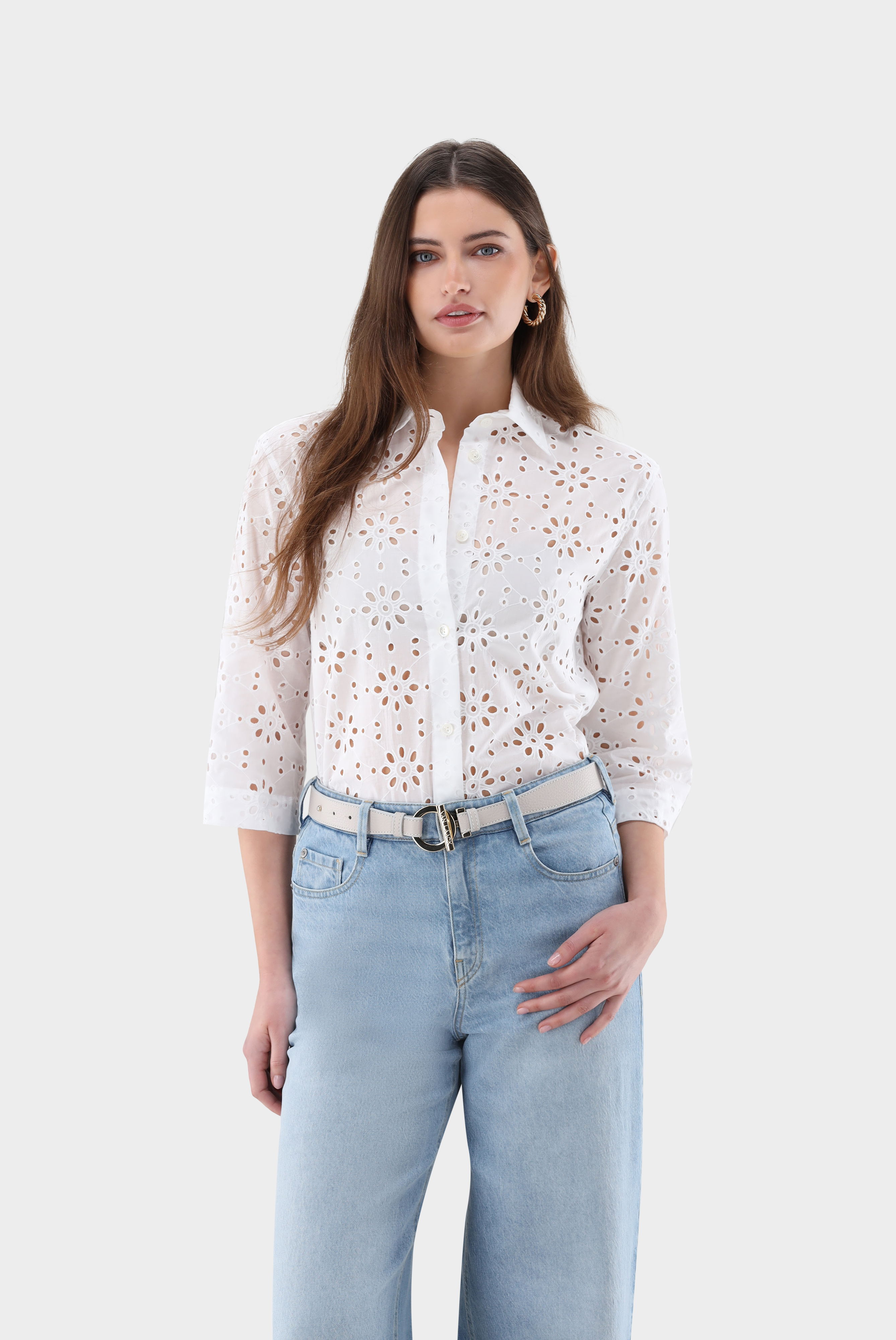 Shirt blouse made of lace