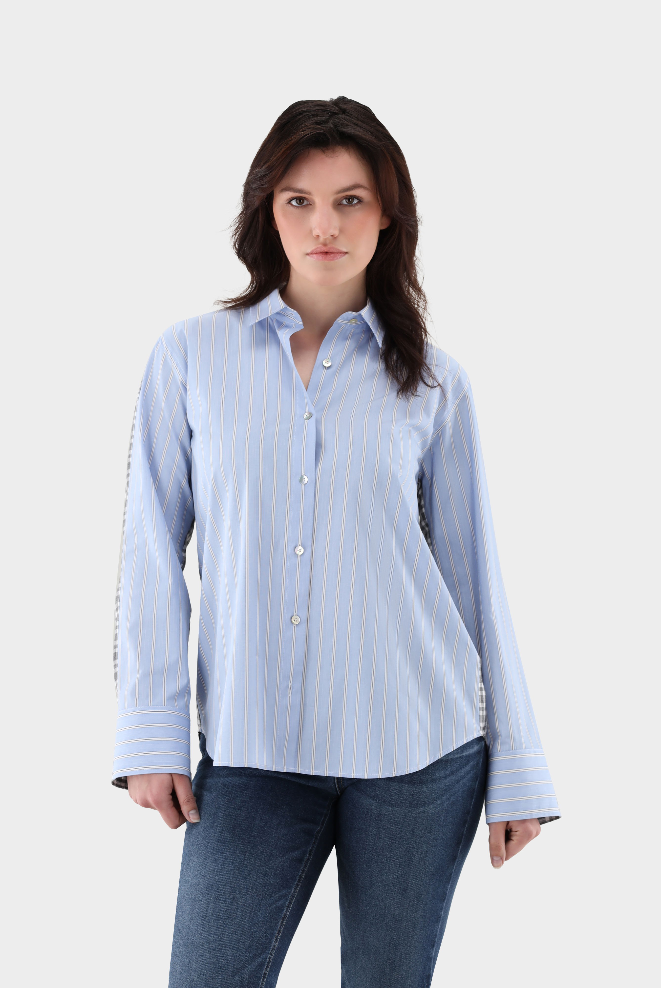 Hemdbluse aus kontrastierenden Stoffen