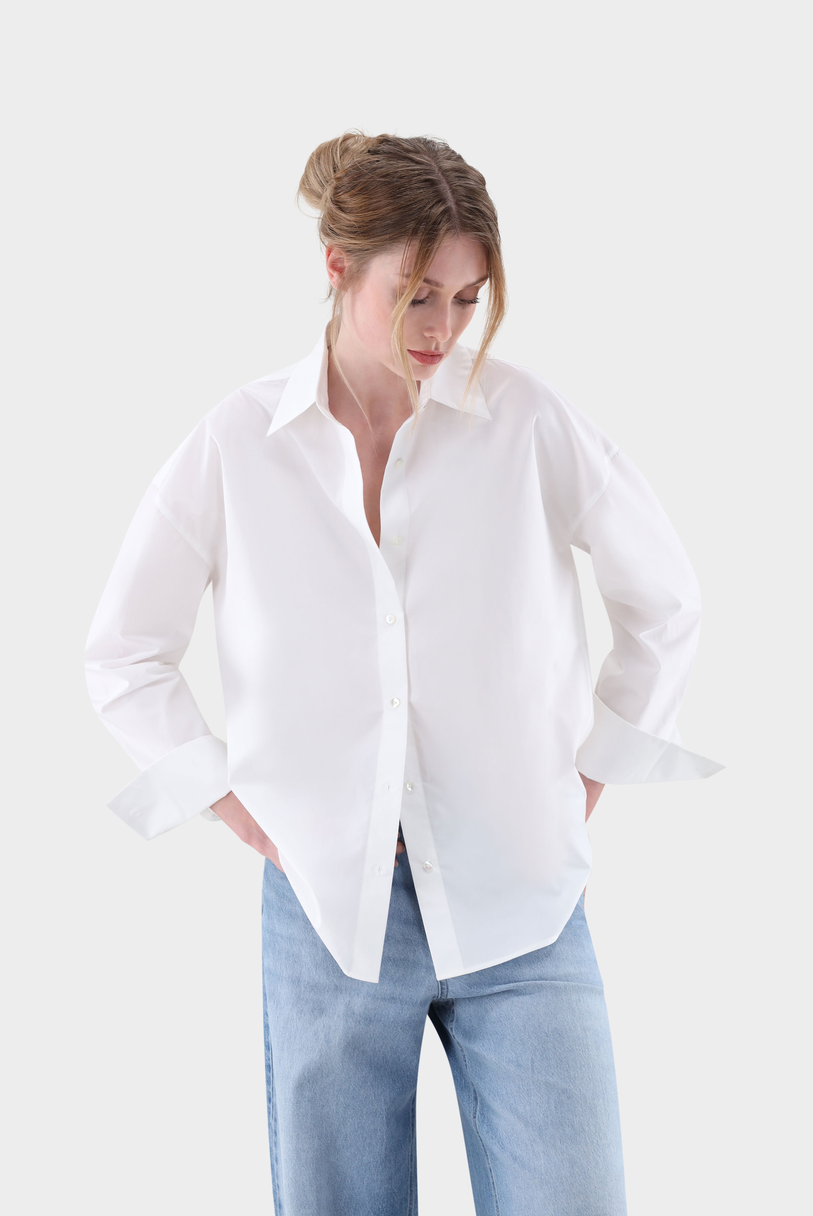 Hemdbluse mit überschnittenen Schultern