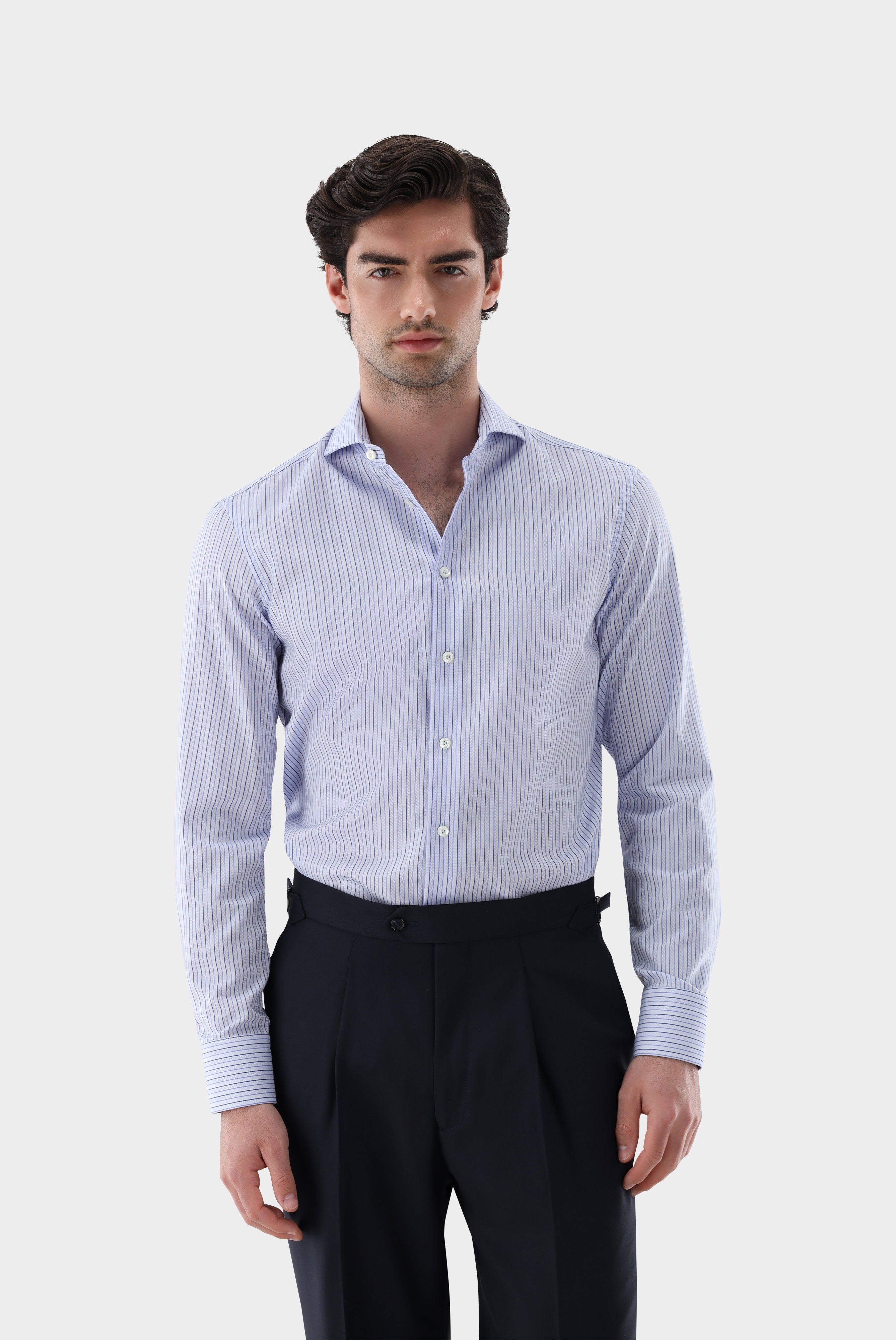 Striped business shirt with cutaway collar