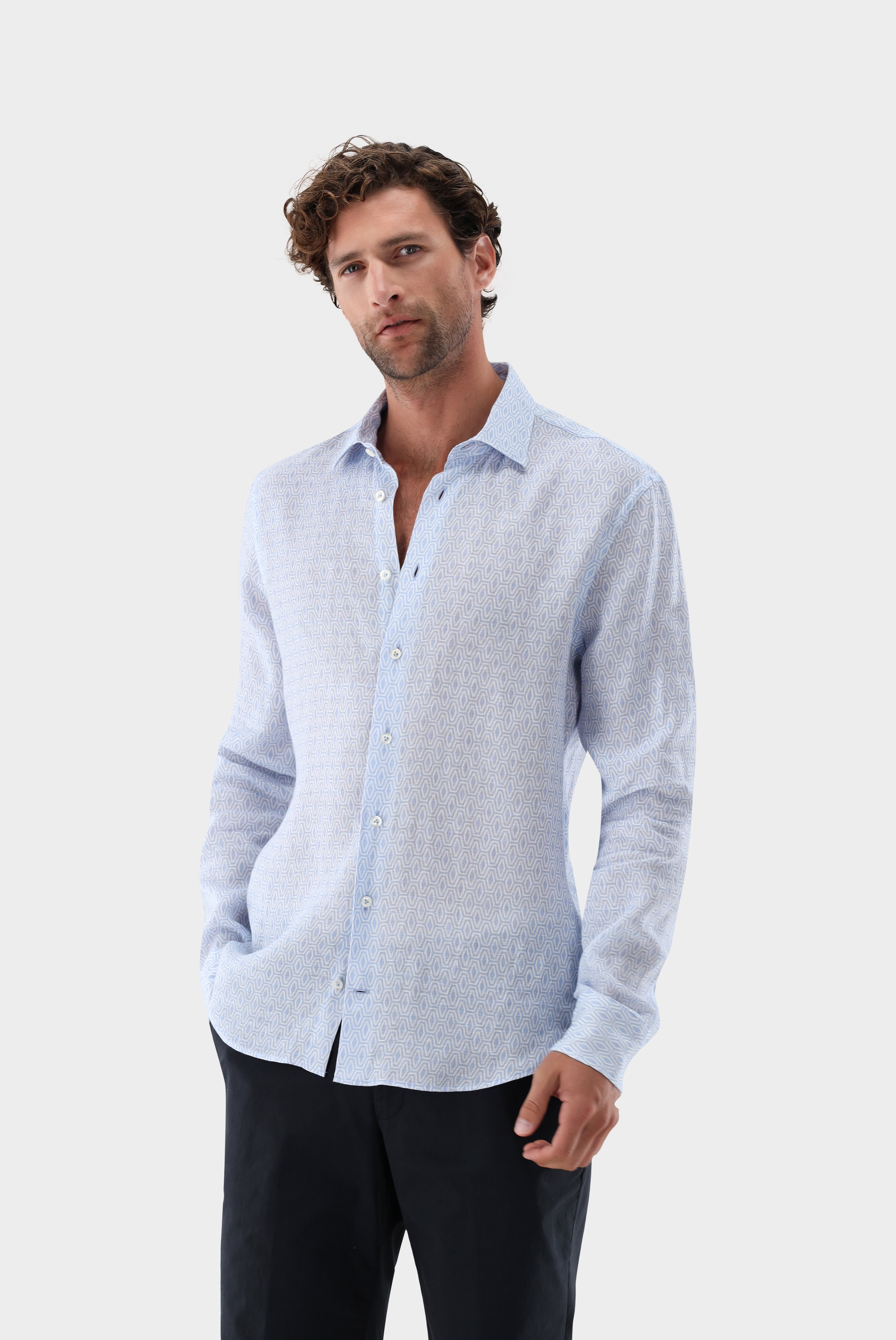 Leinenhemd mit geometrischem Druck