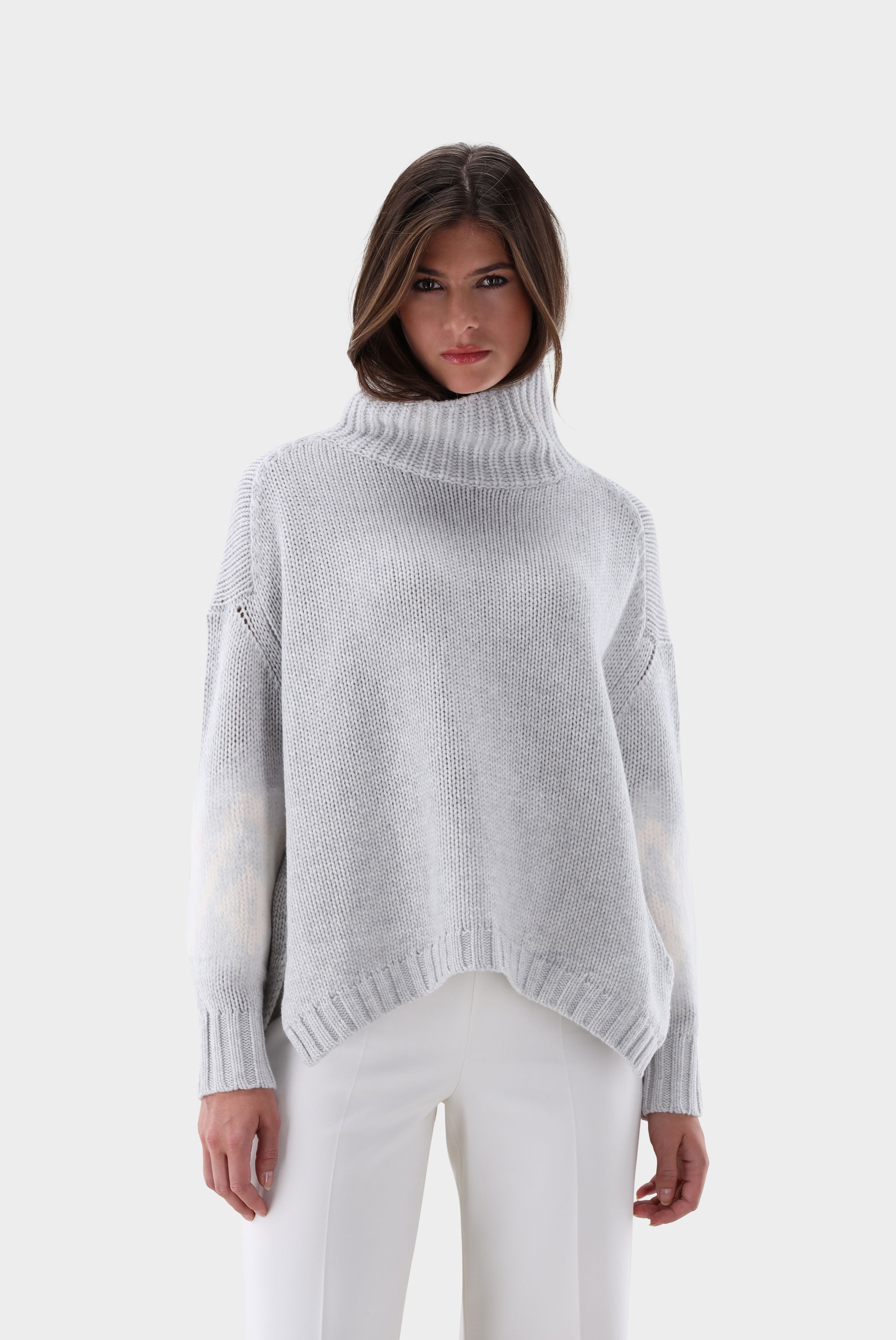 Rollkragenpullover oversized mit Muster an Ärmeln