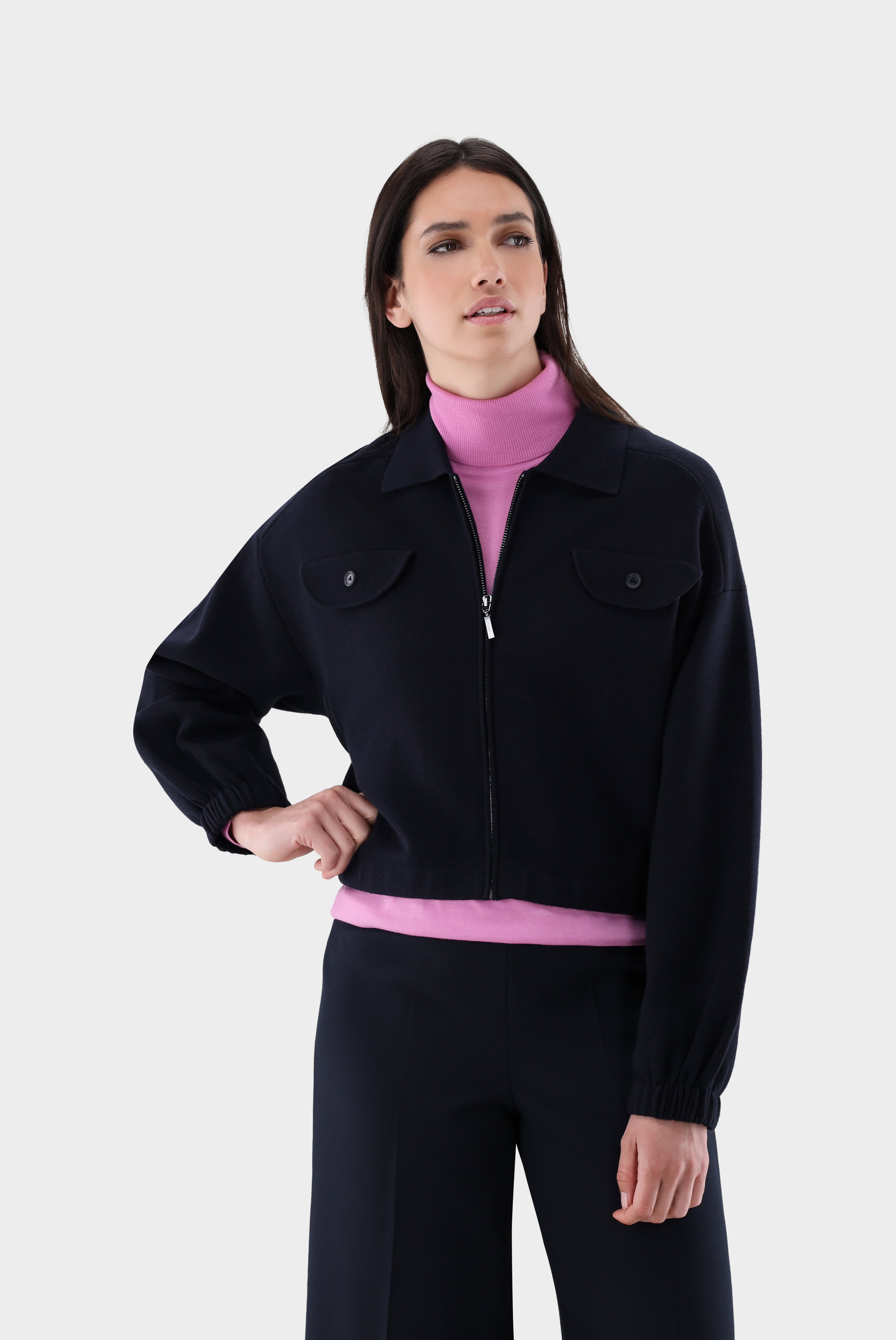 Kurze Jacke gestrickt mit Wolle