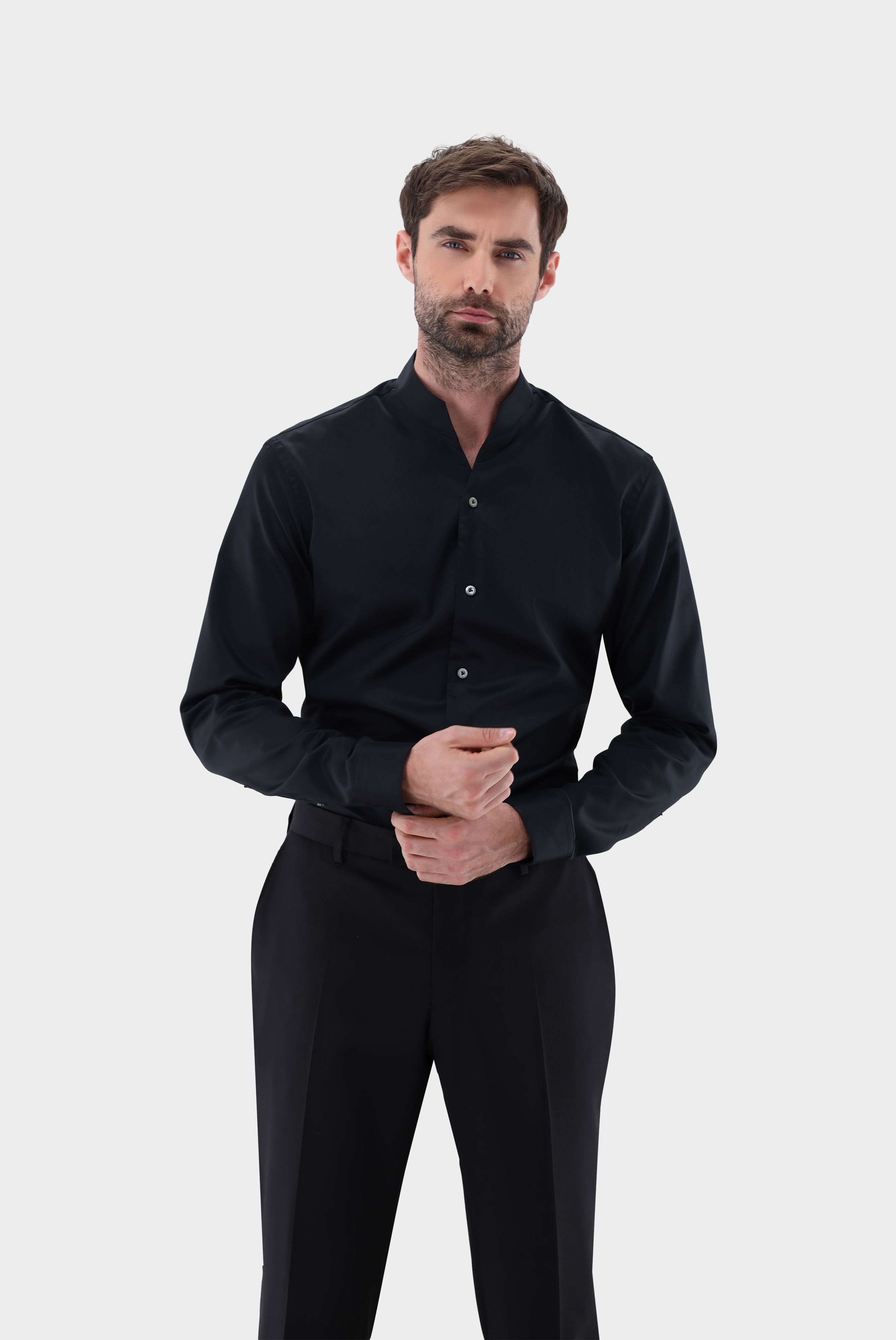 Stehkragenhemd aus bügelfreiem Twill Gewebe