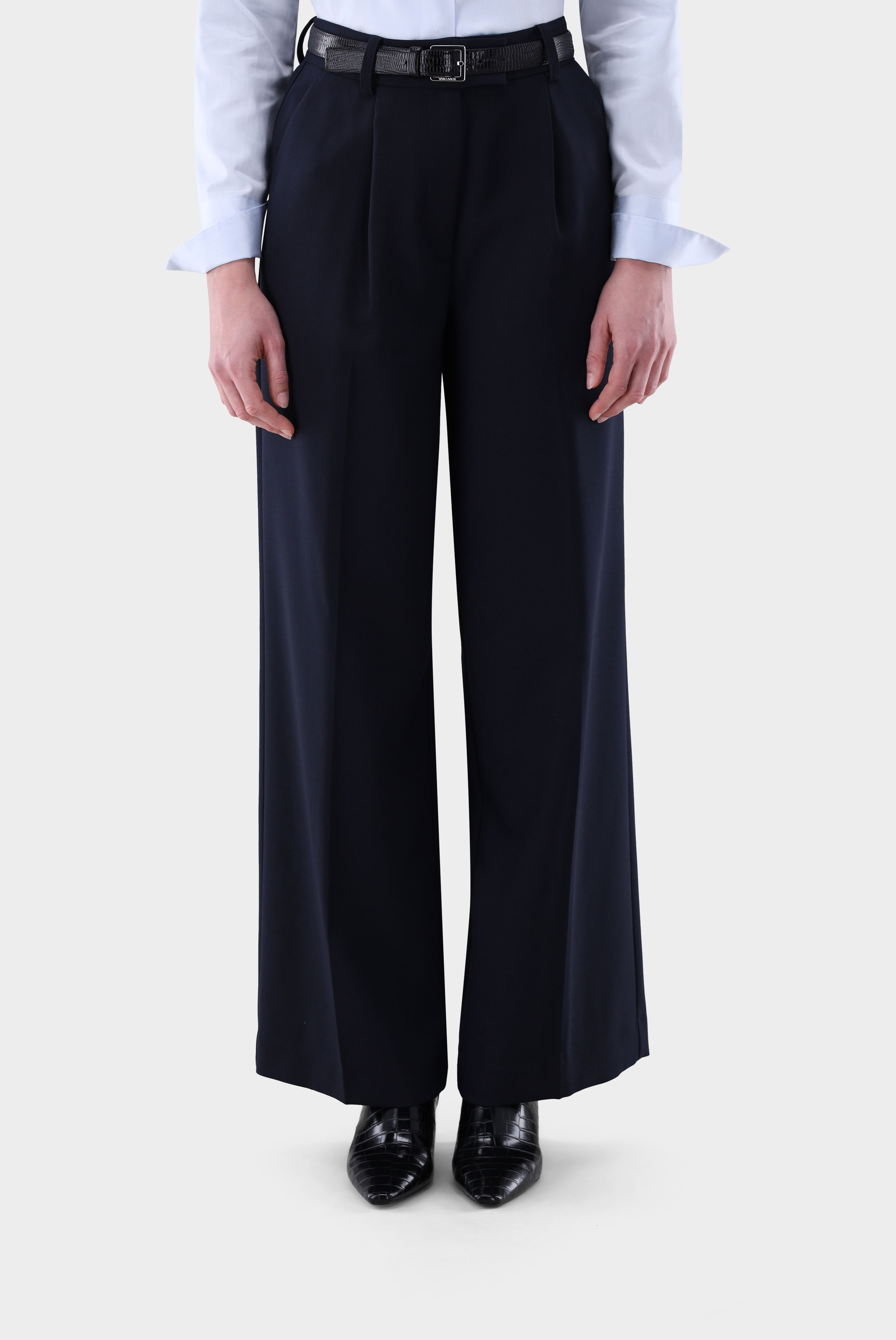 Hose mit weitem Bein und Bügelfalte