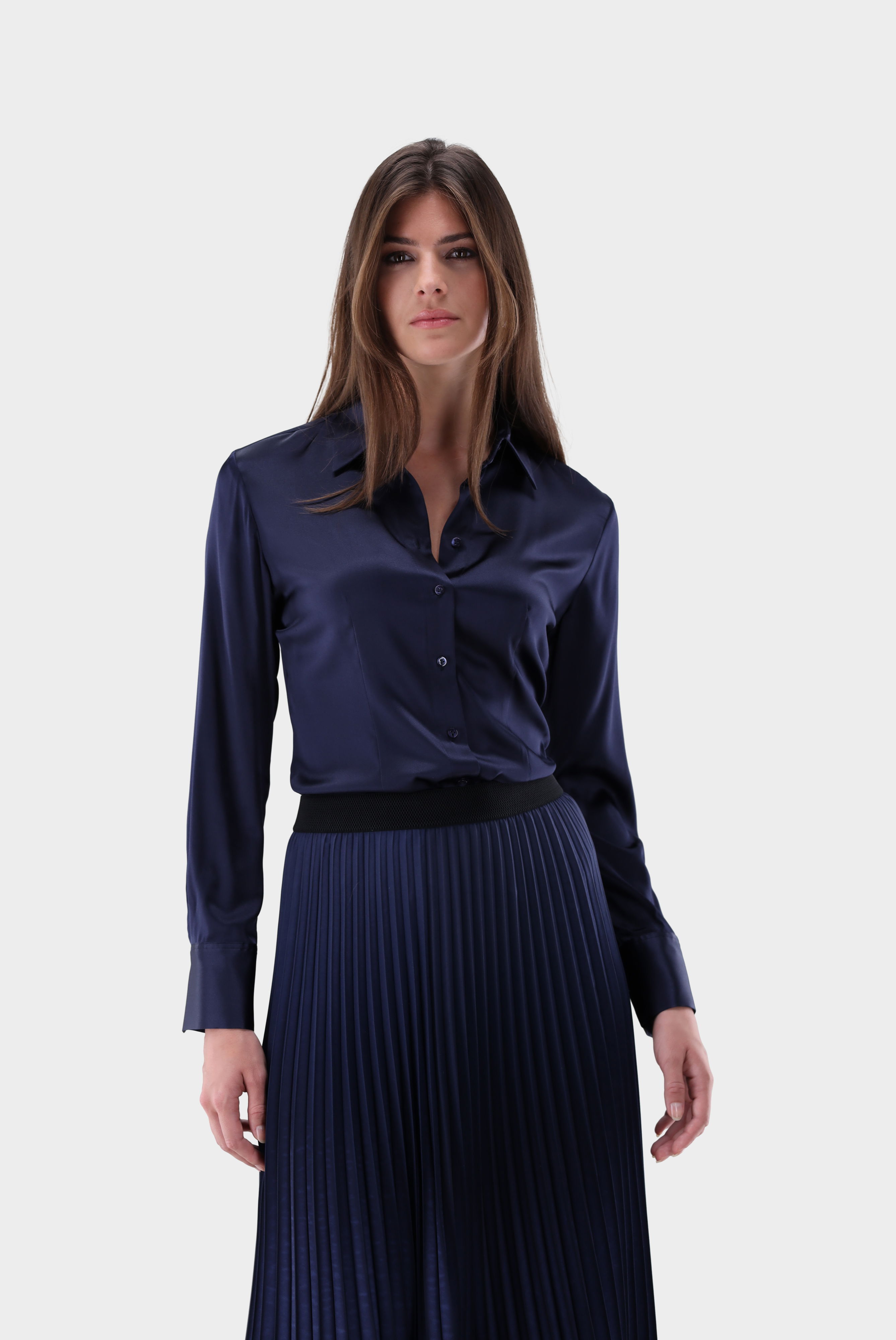 Hemdbluse tailliert aus Seidensatin-Stretch
