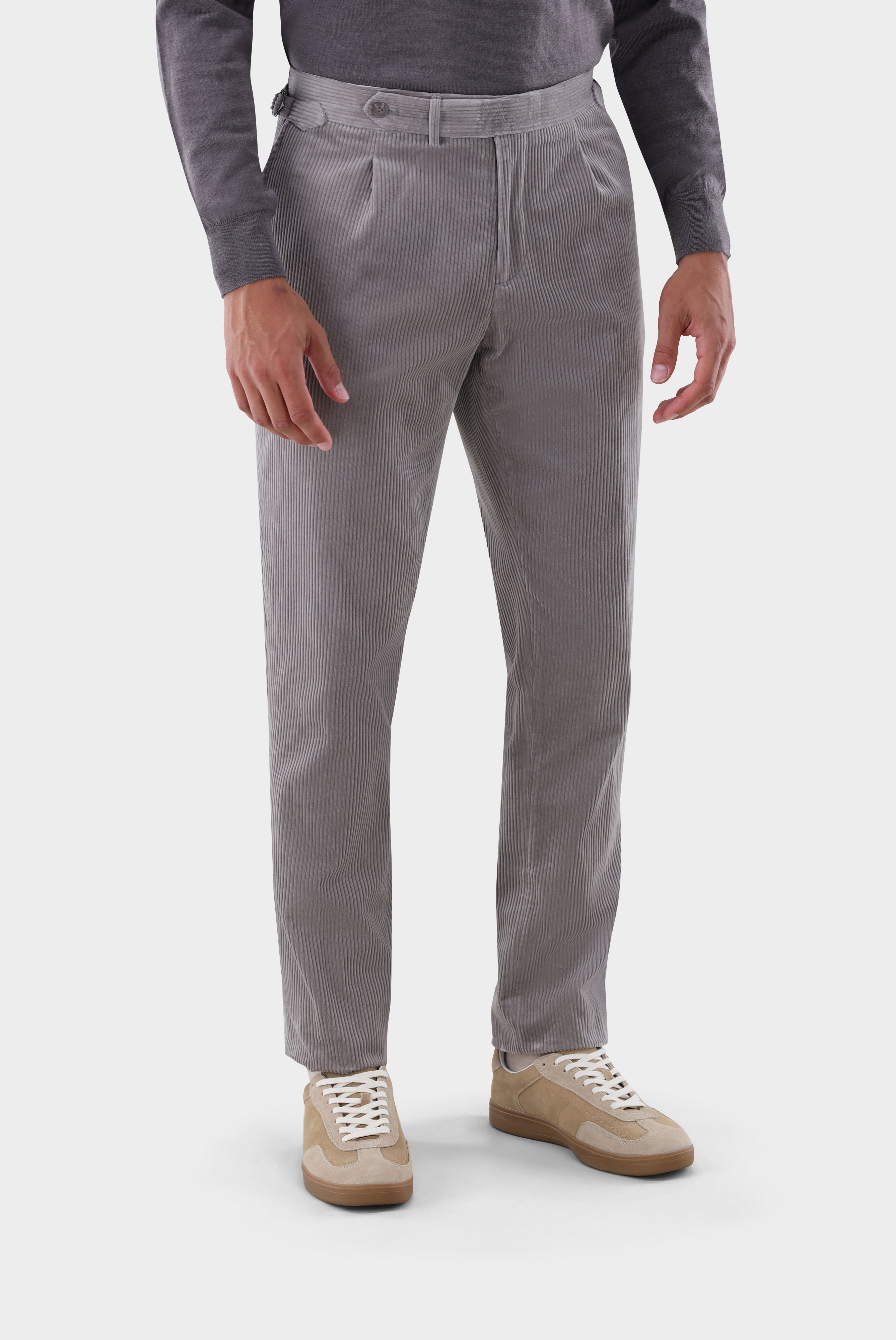 Kordhose mit Bundfalte Slim Fit