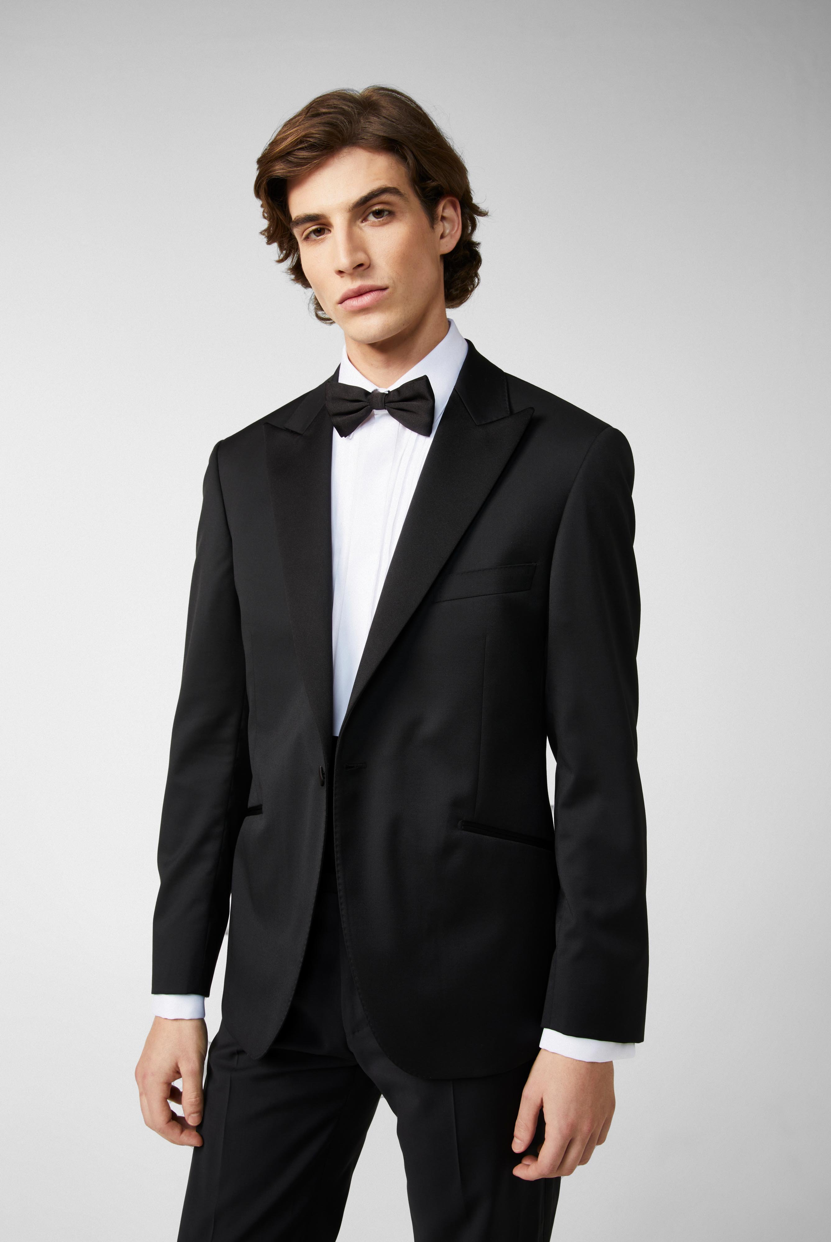 Tuxedo with pointed lapels