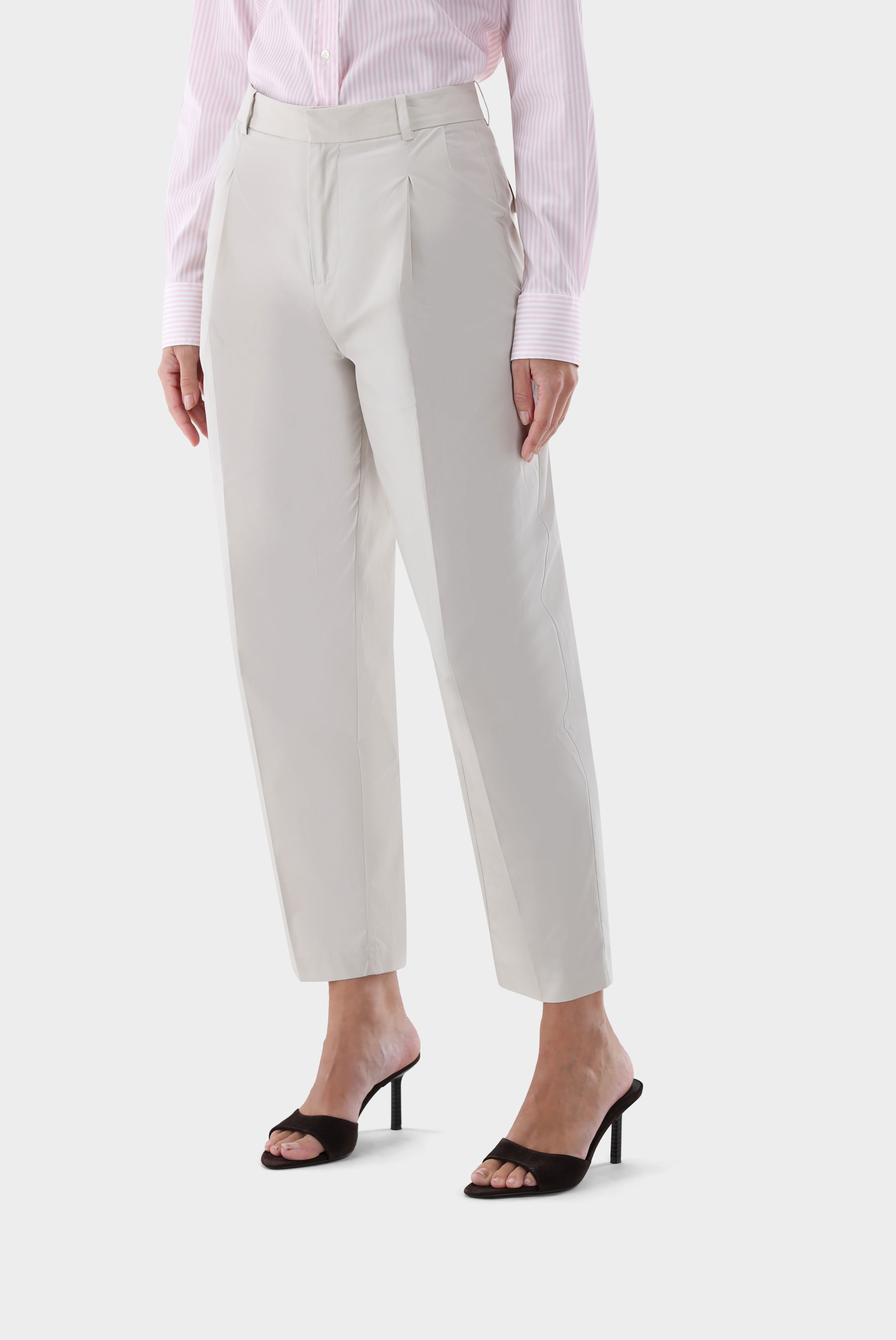 Hose mit zulaufendem Bein