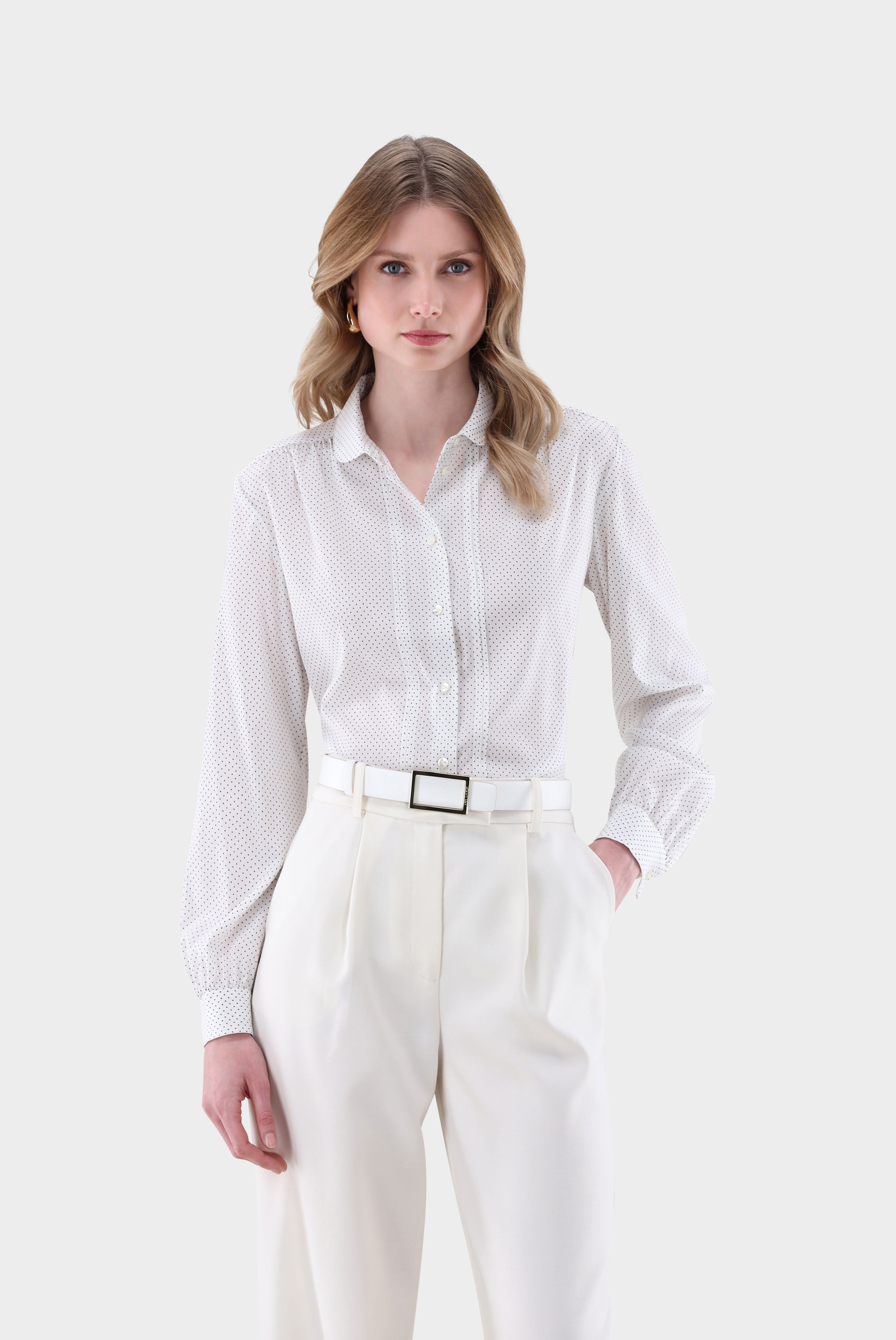 Hemdbluse mit Raffungen und Falten