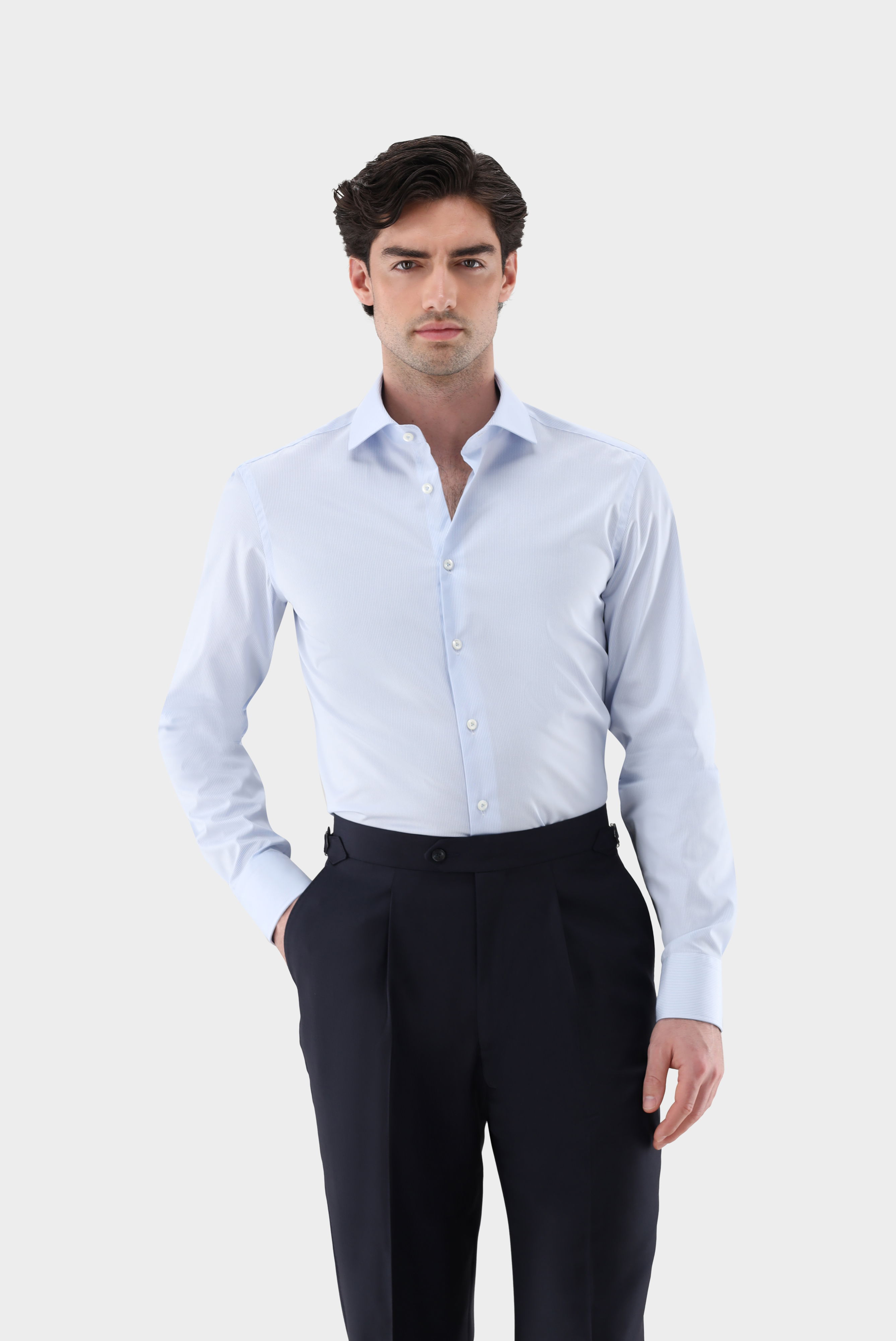 Shirt with extra-long sleeves wrinkle free and with a shark collar