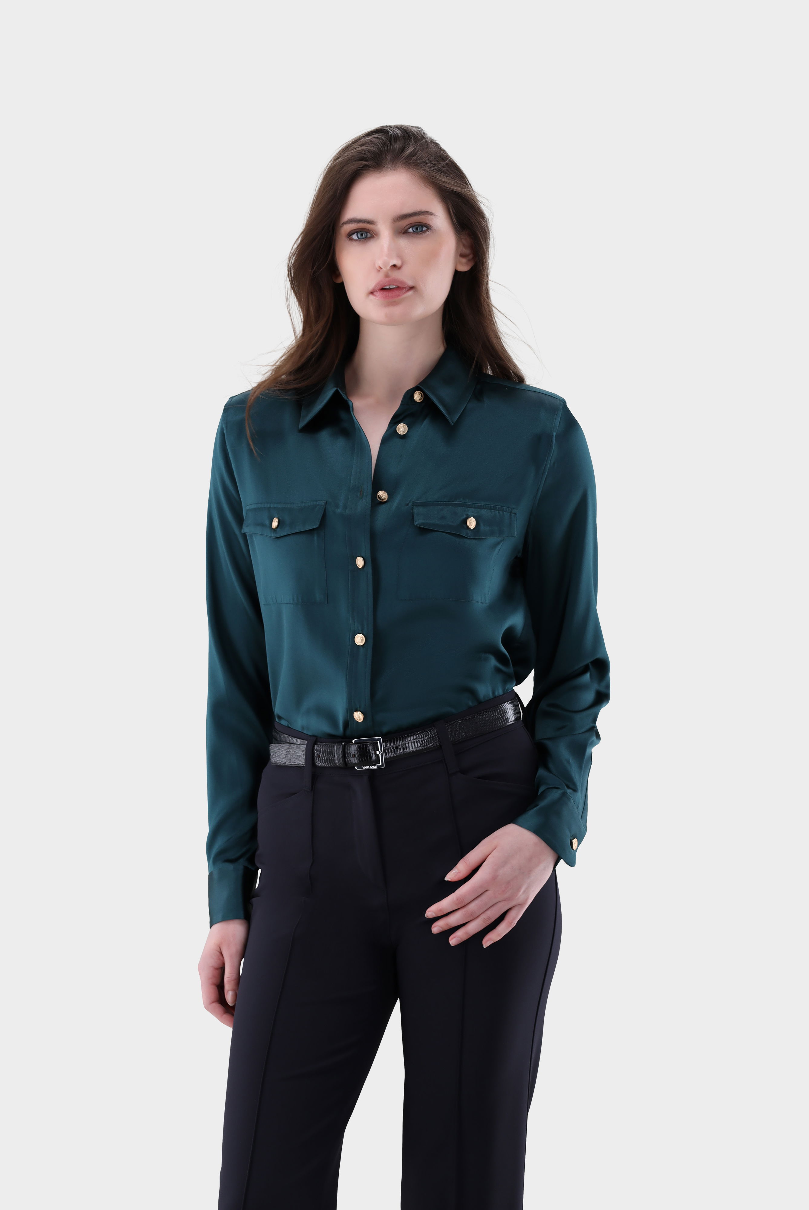 Taillierte Hemdbluse aus Seide mit Brusttaschen
