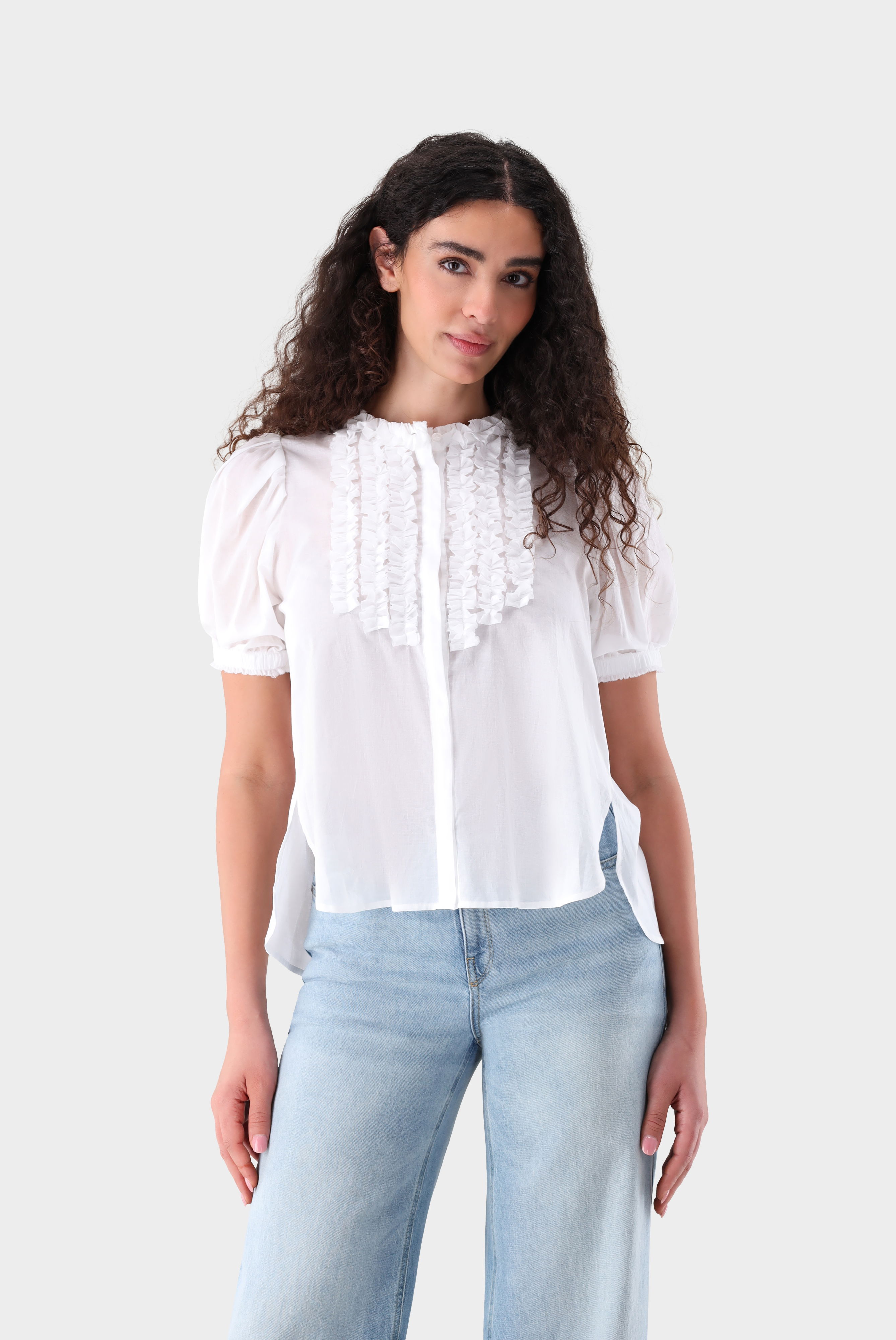 Short-sleeved blouse with ruffles