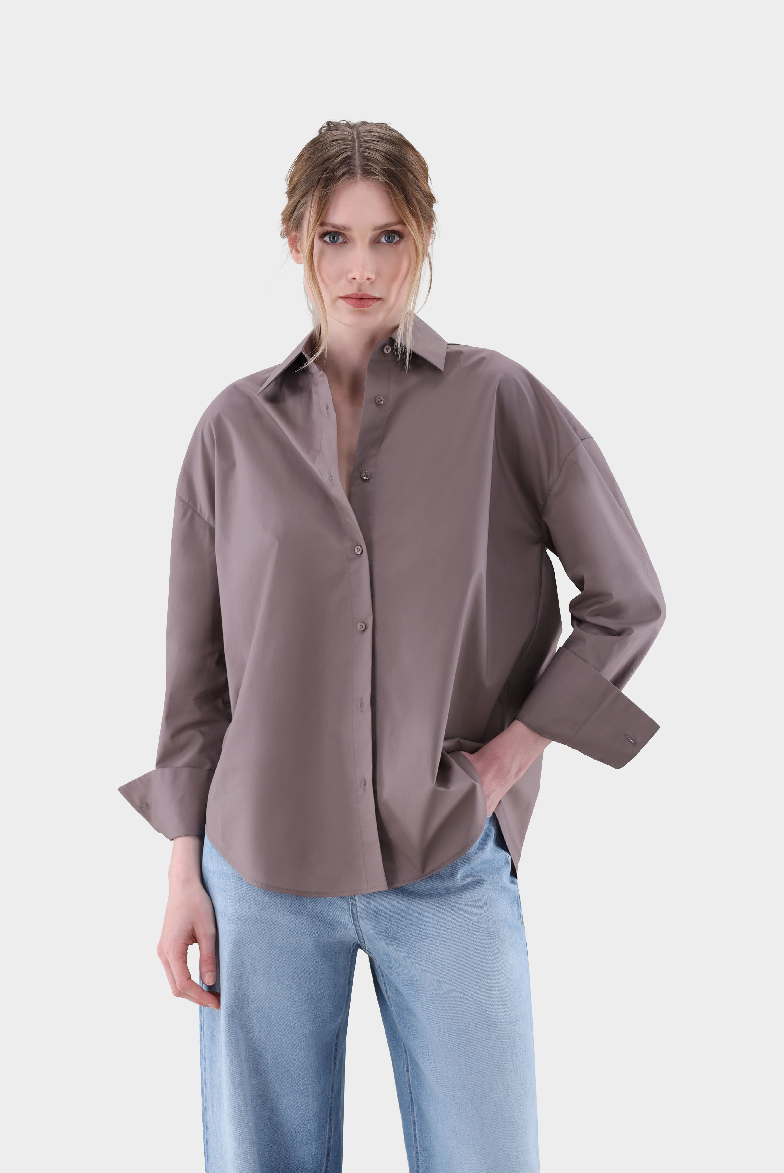 Hemdbluse mit überschnittenen Schultern