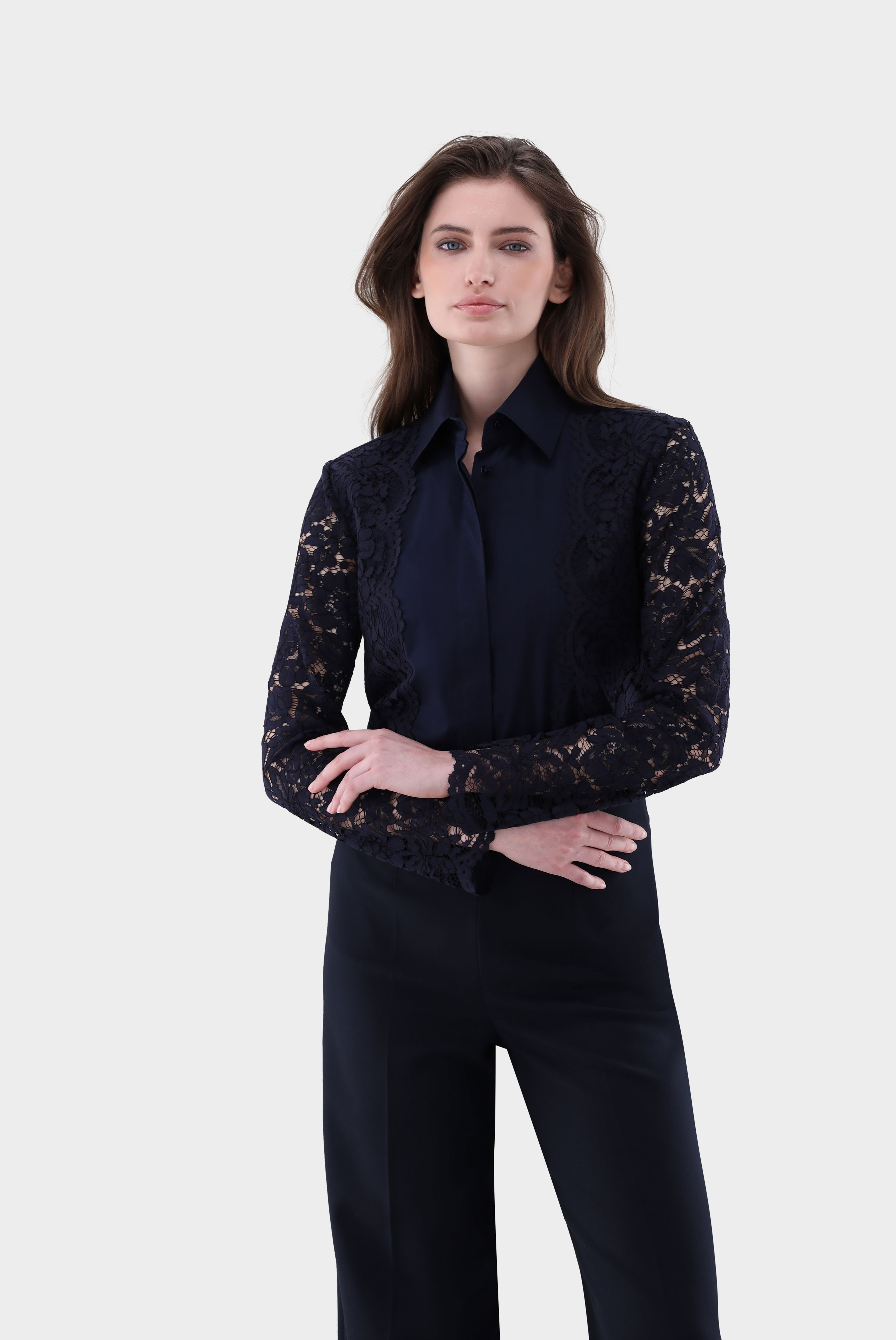 Hemdbluse mit Spitzenärmeln