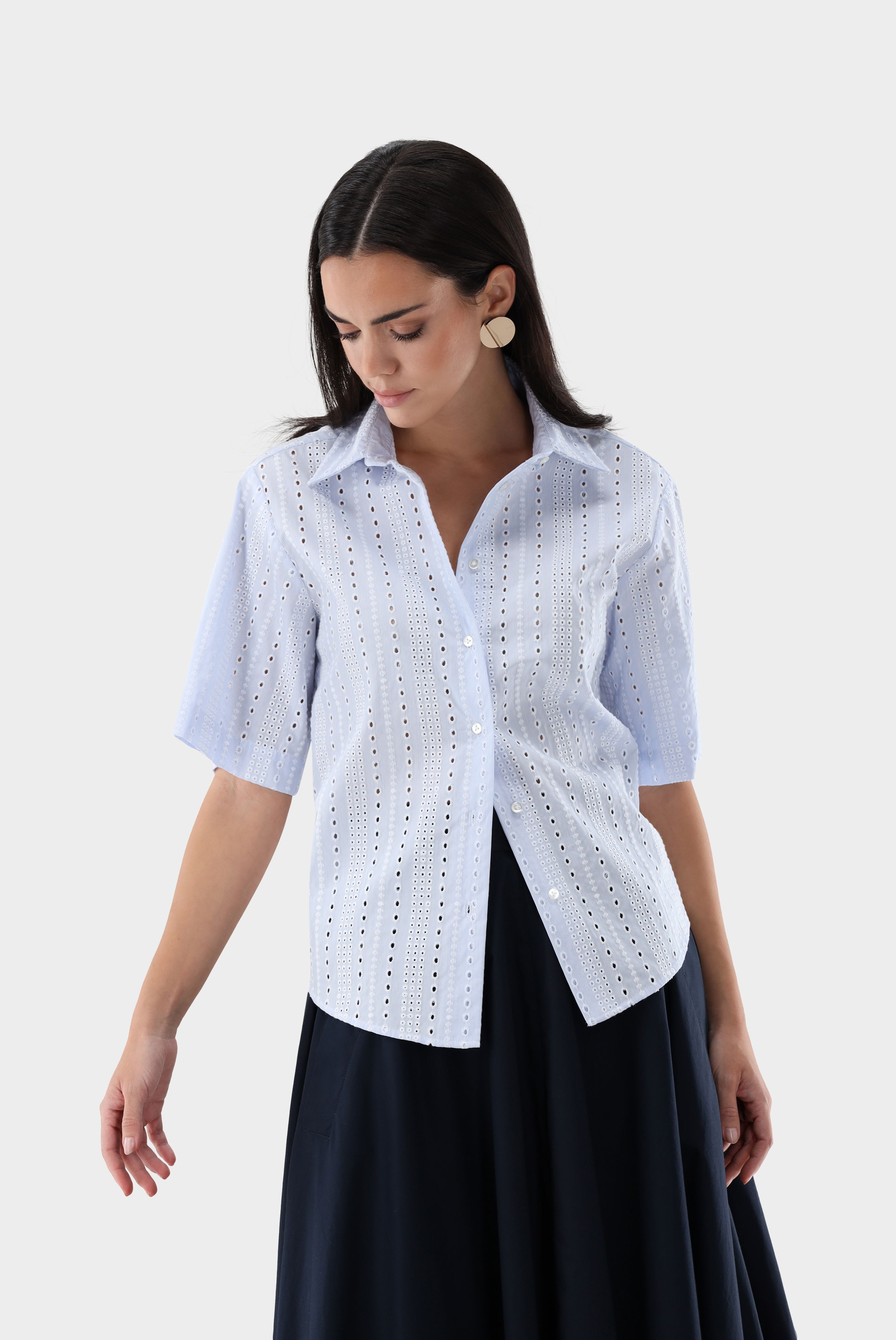 Kurzarm Hemdbluse gestreift mit Lochstickerei