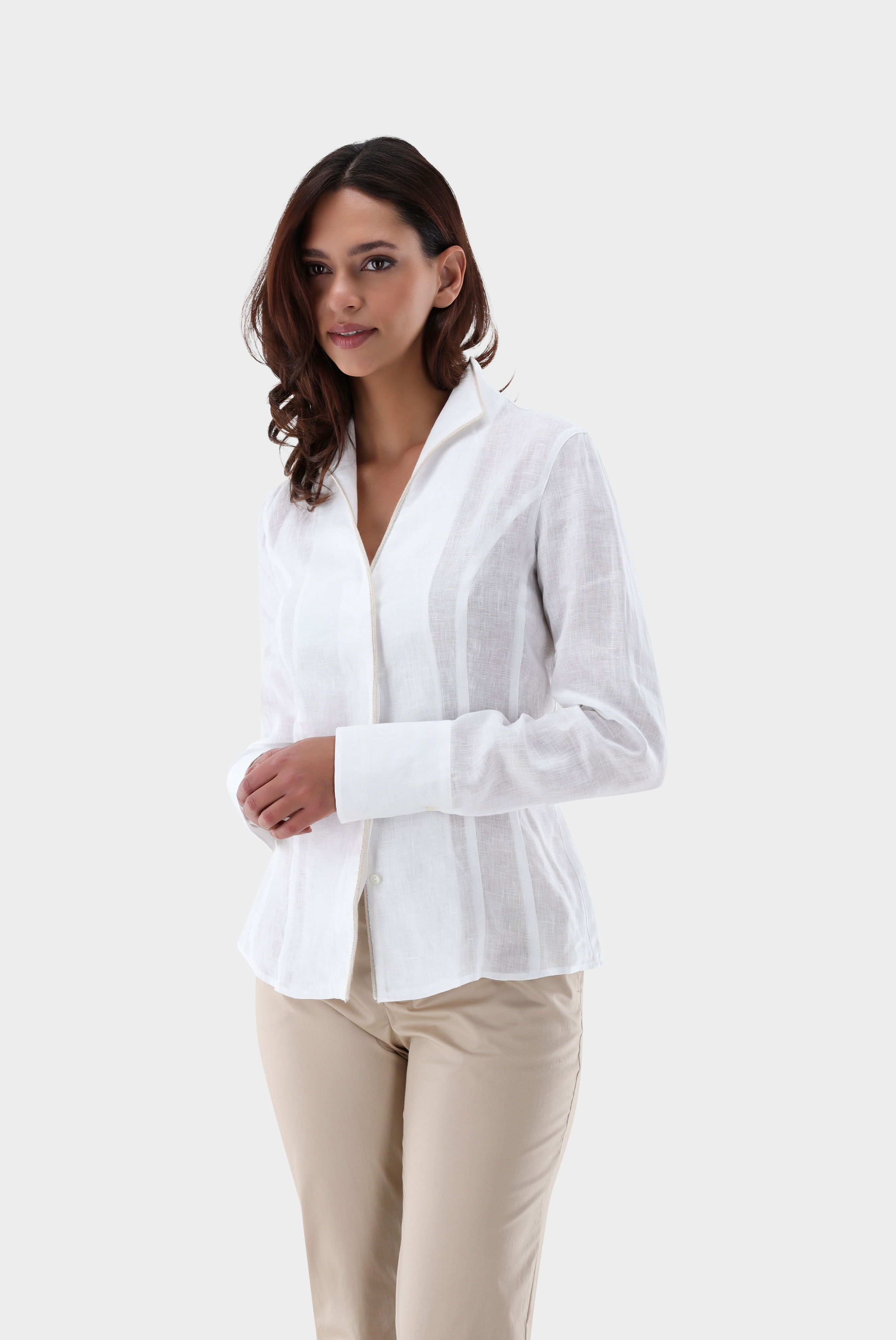 Kelchkragenbluse aus Leinen mit glänzendem Detail