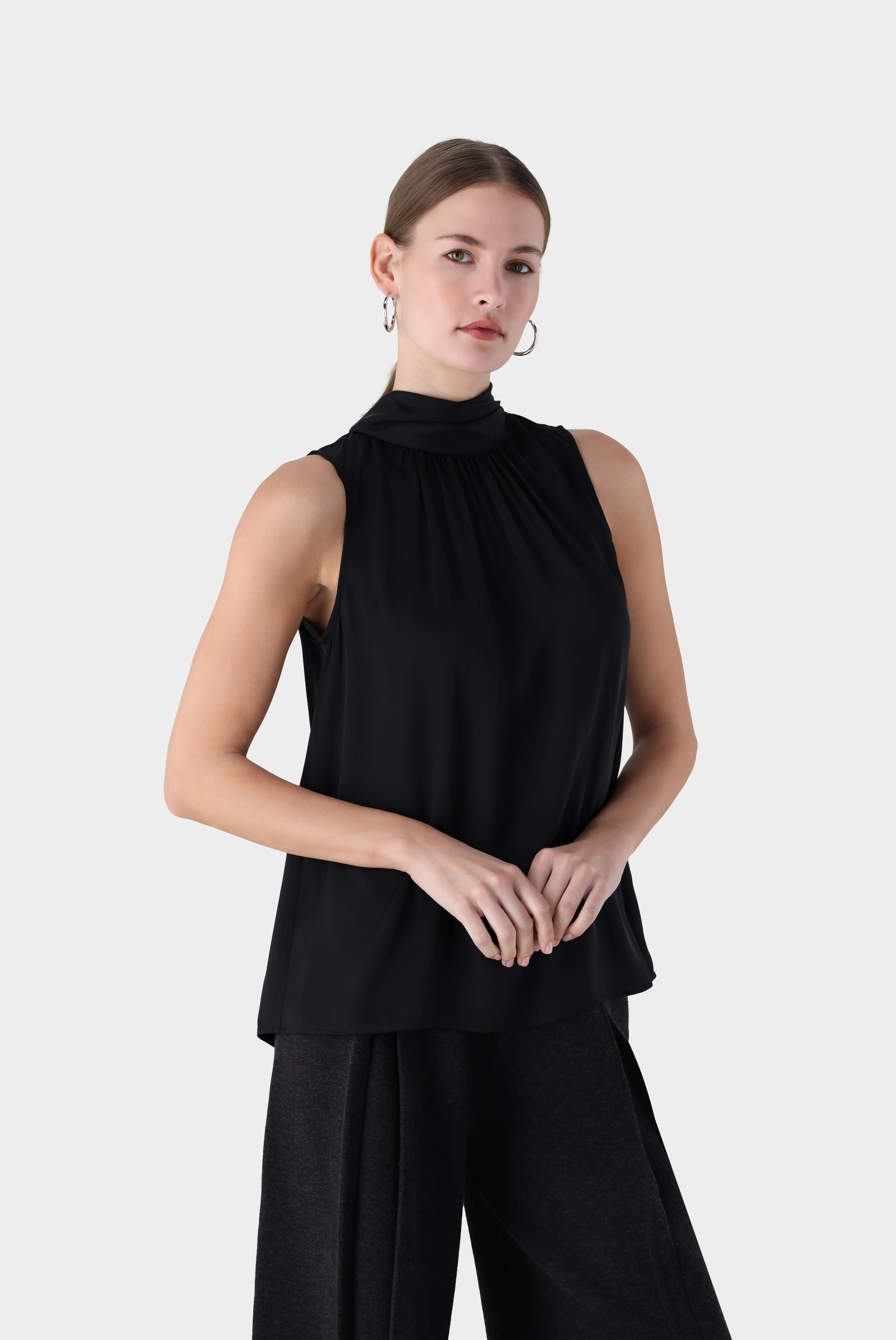 Ärmellose Seidenbluse mit Schluppe