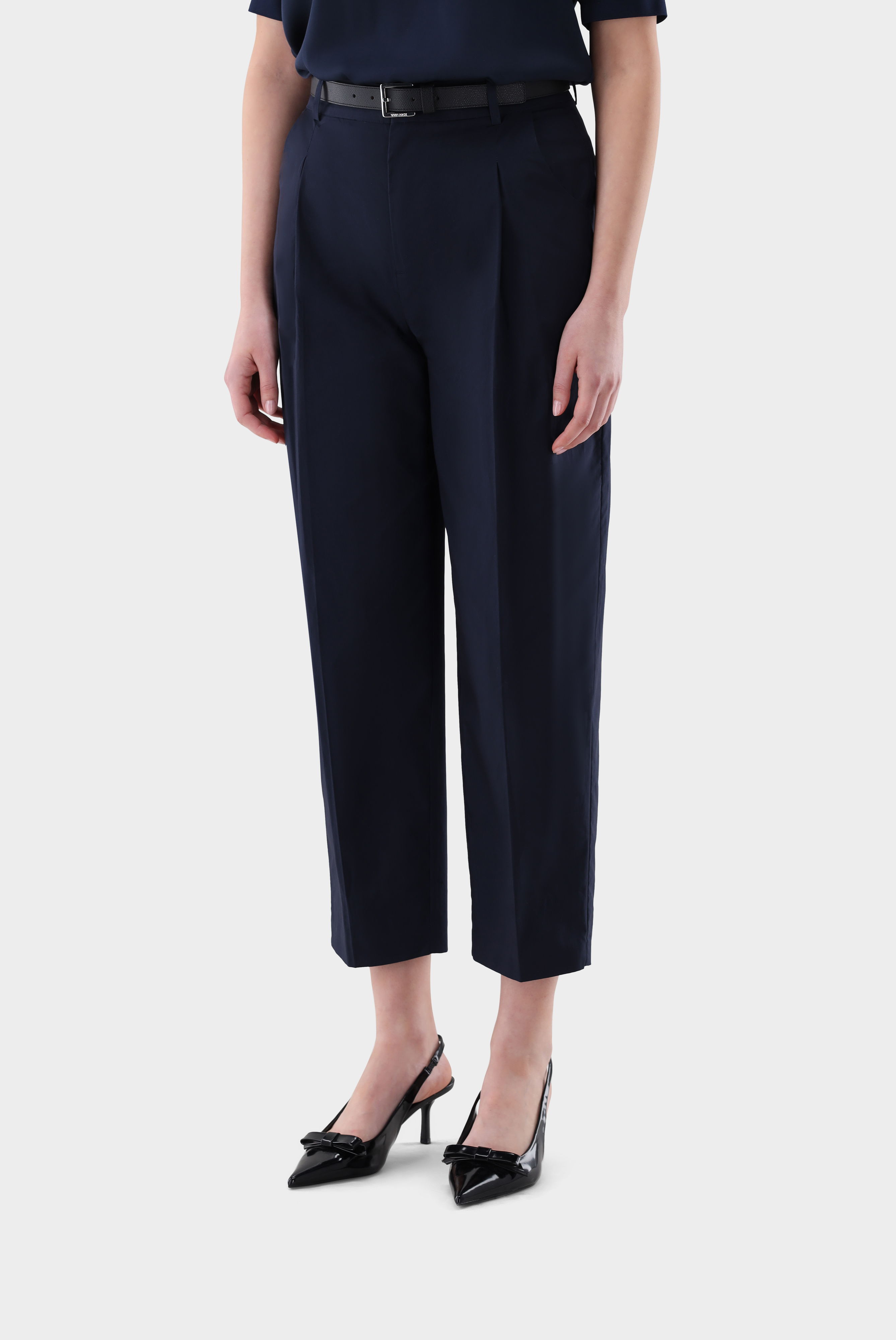 Trousers with tapered fit