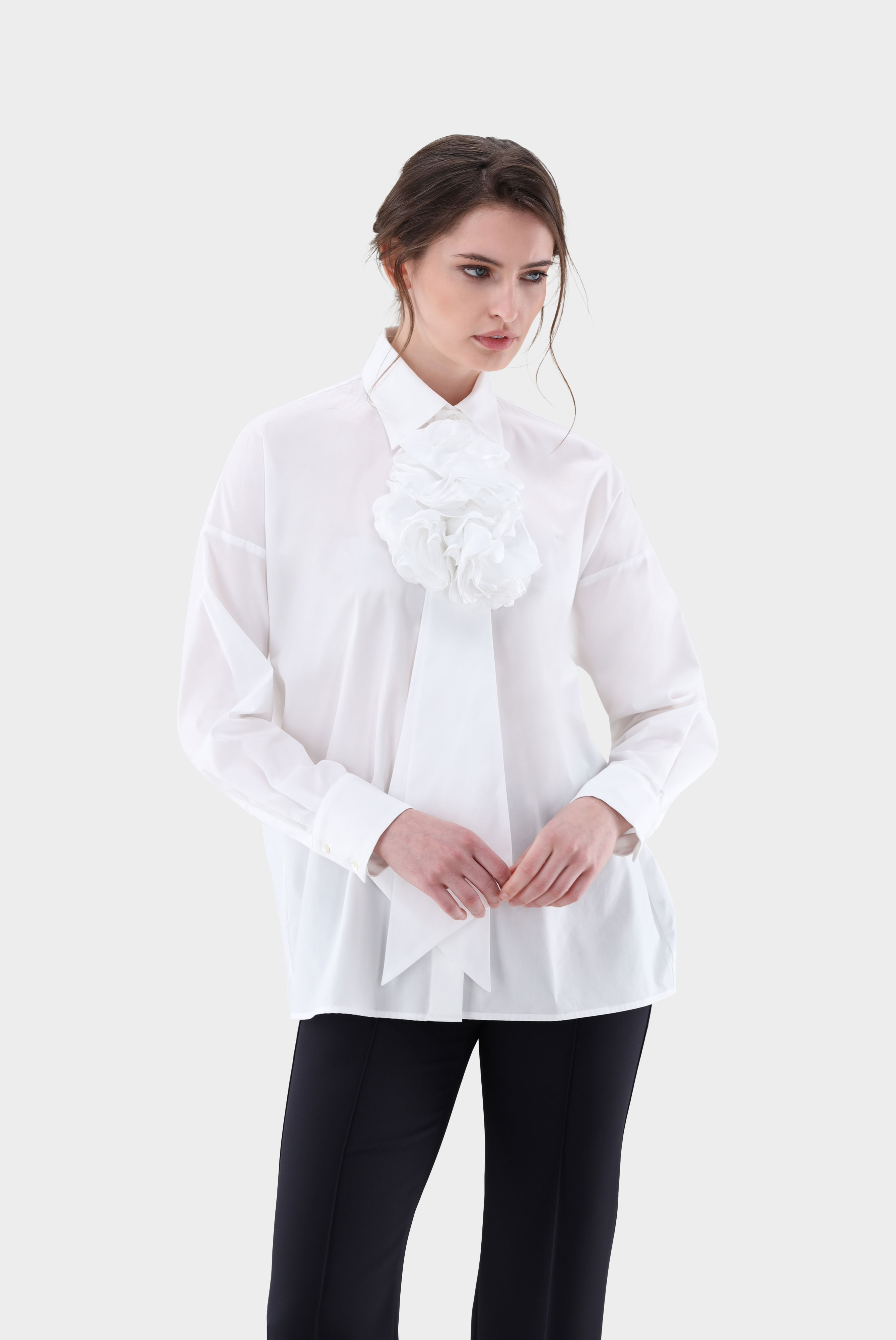 Hemdbluse mit abnehmbarer Rosen-Schleife