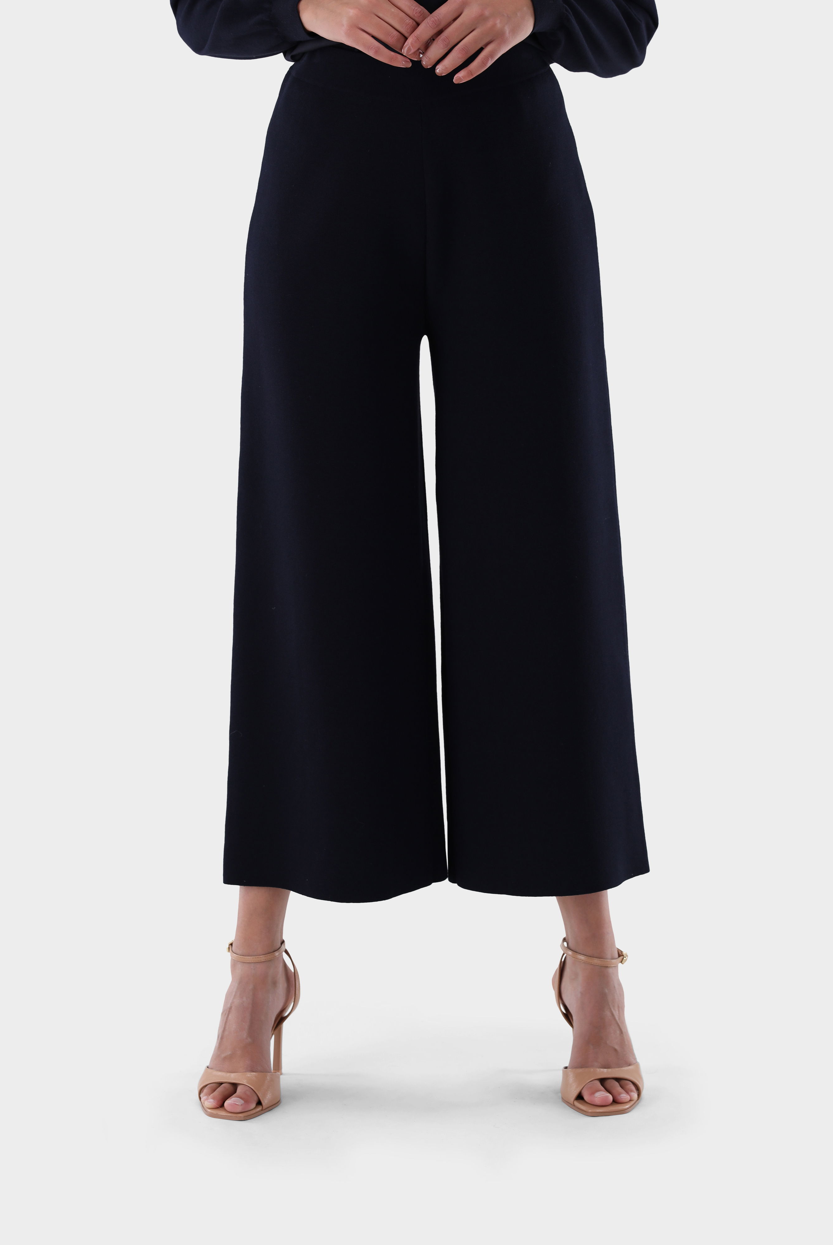 Strickhose mit ausgestelltem Bein