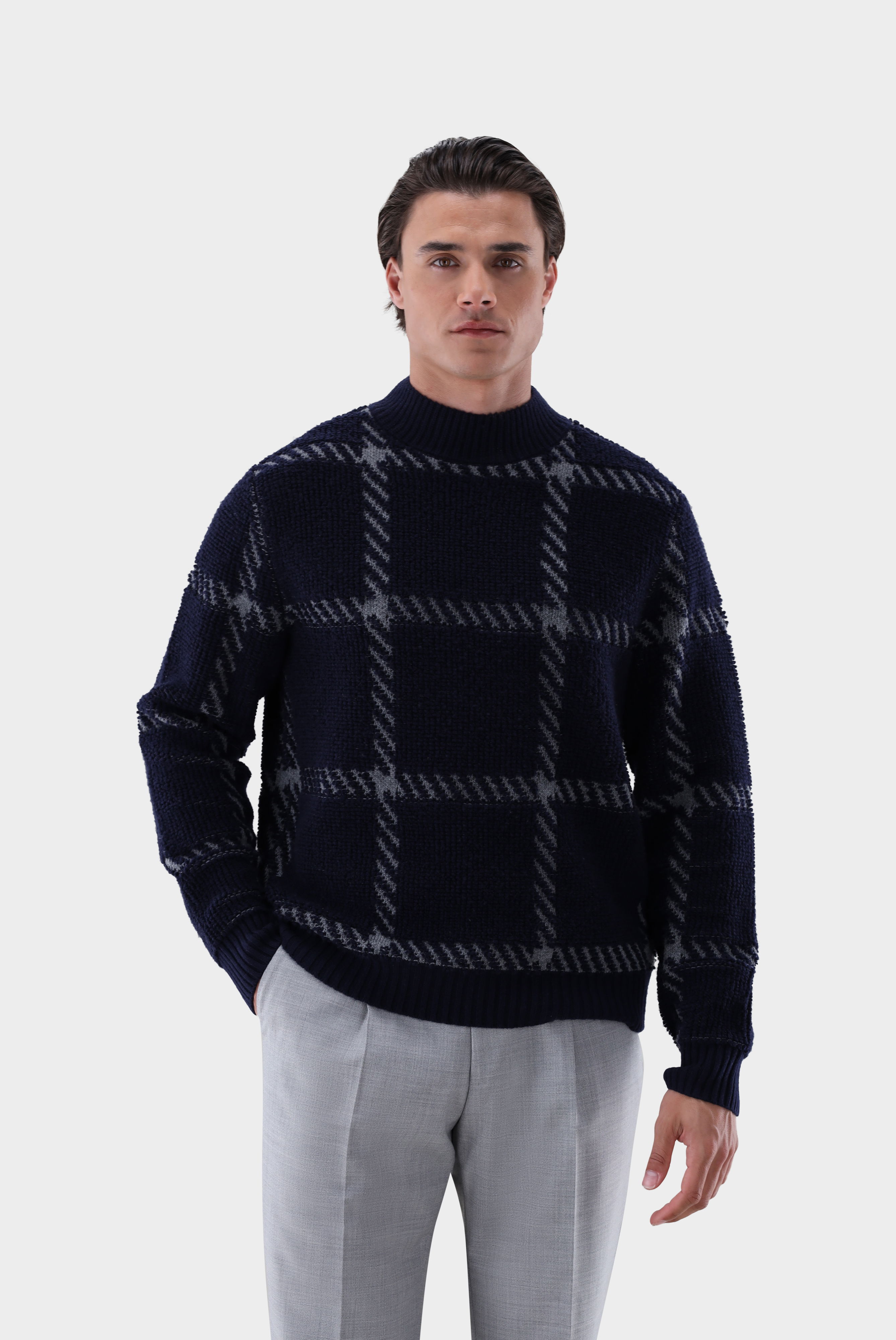 Stehkragenpullover mit Jacquard-Karomuster