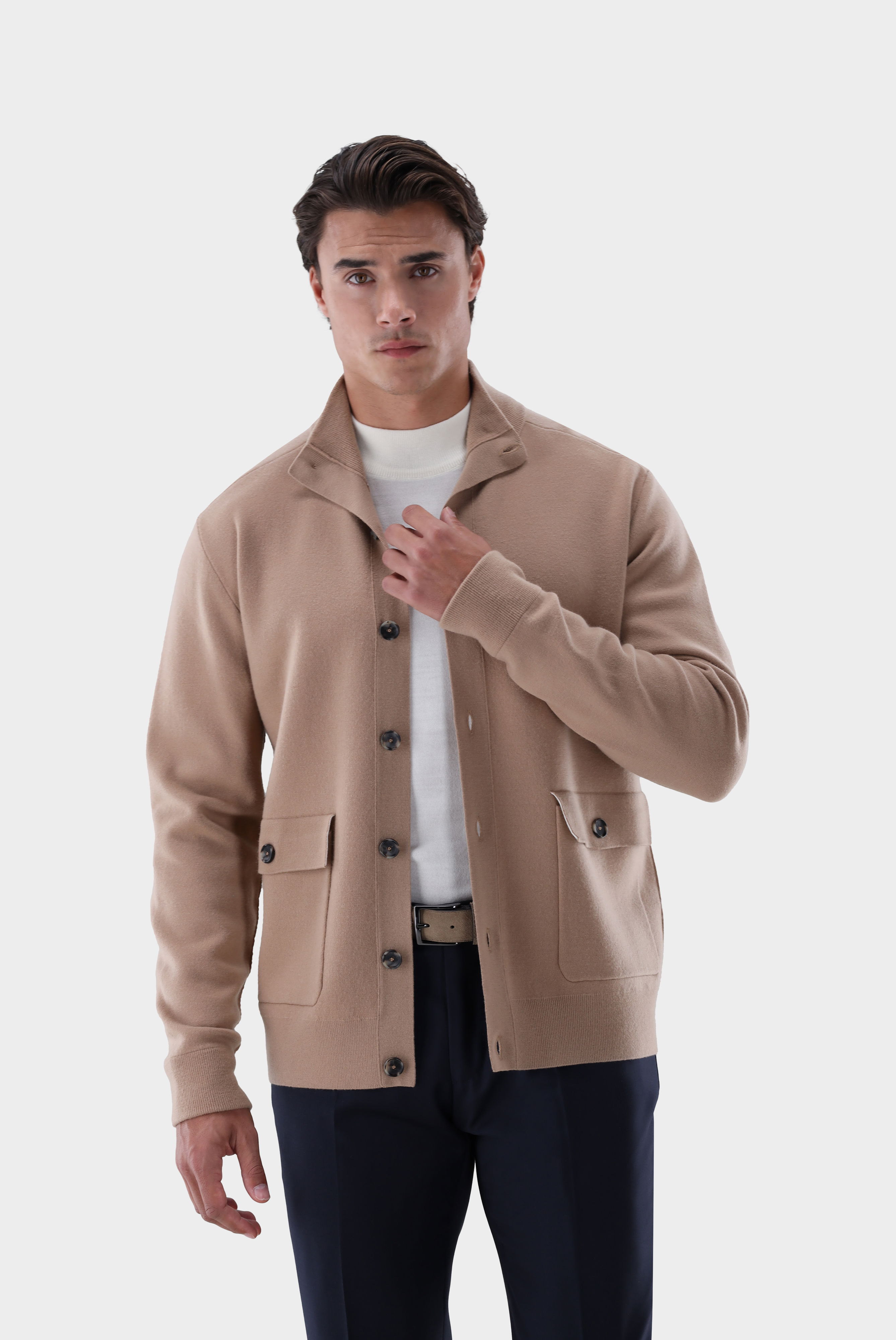 Strickjacke geknöpft mit Stehkragen