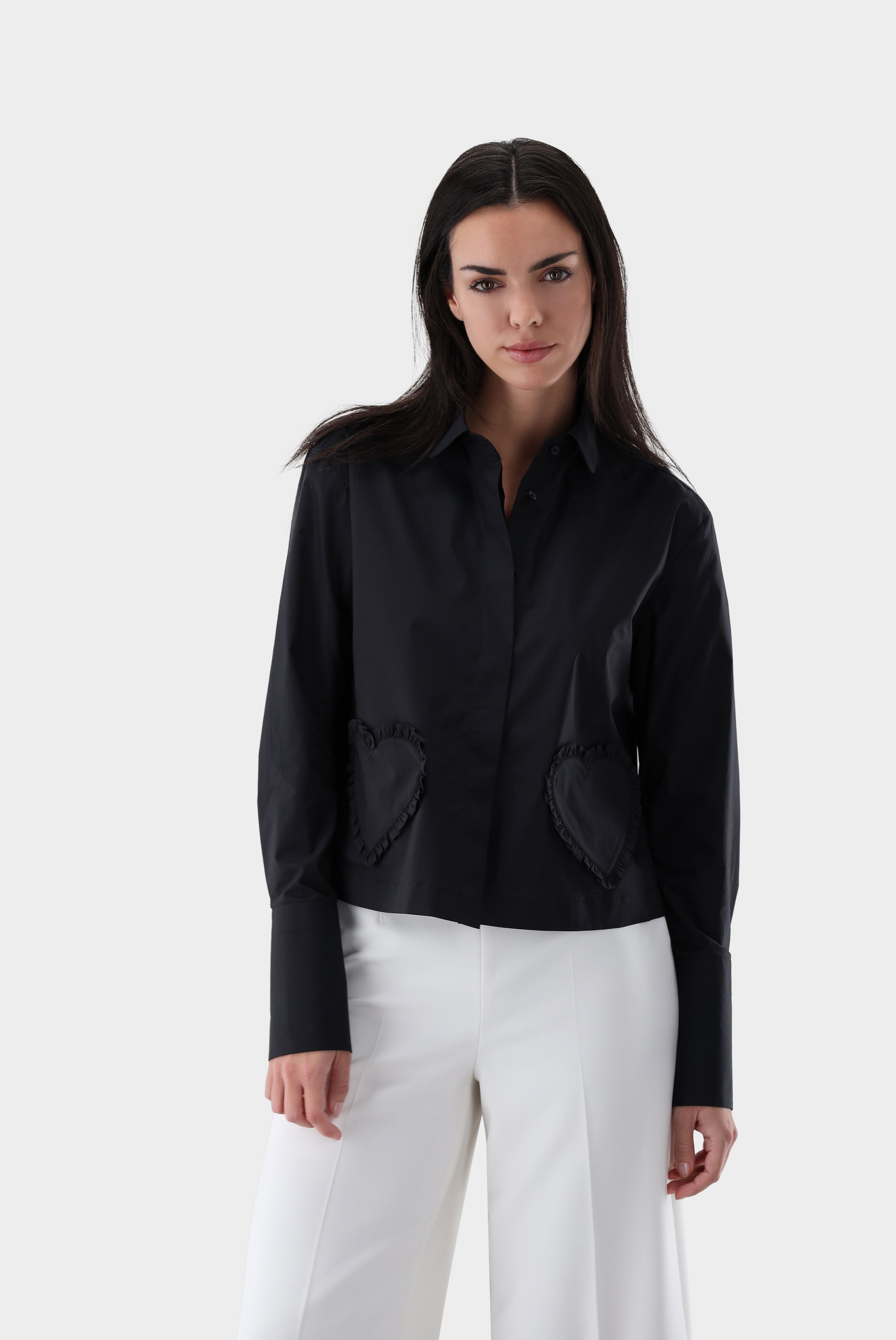 Shirt blouse cropped with heart embroidery