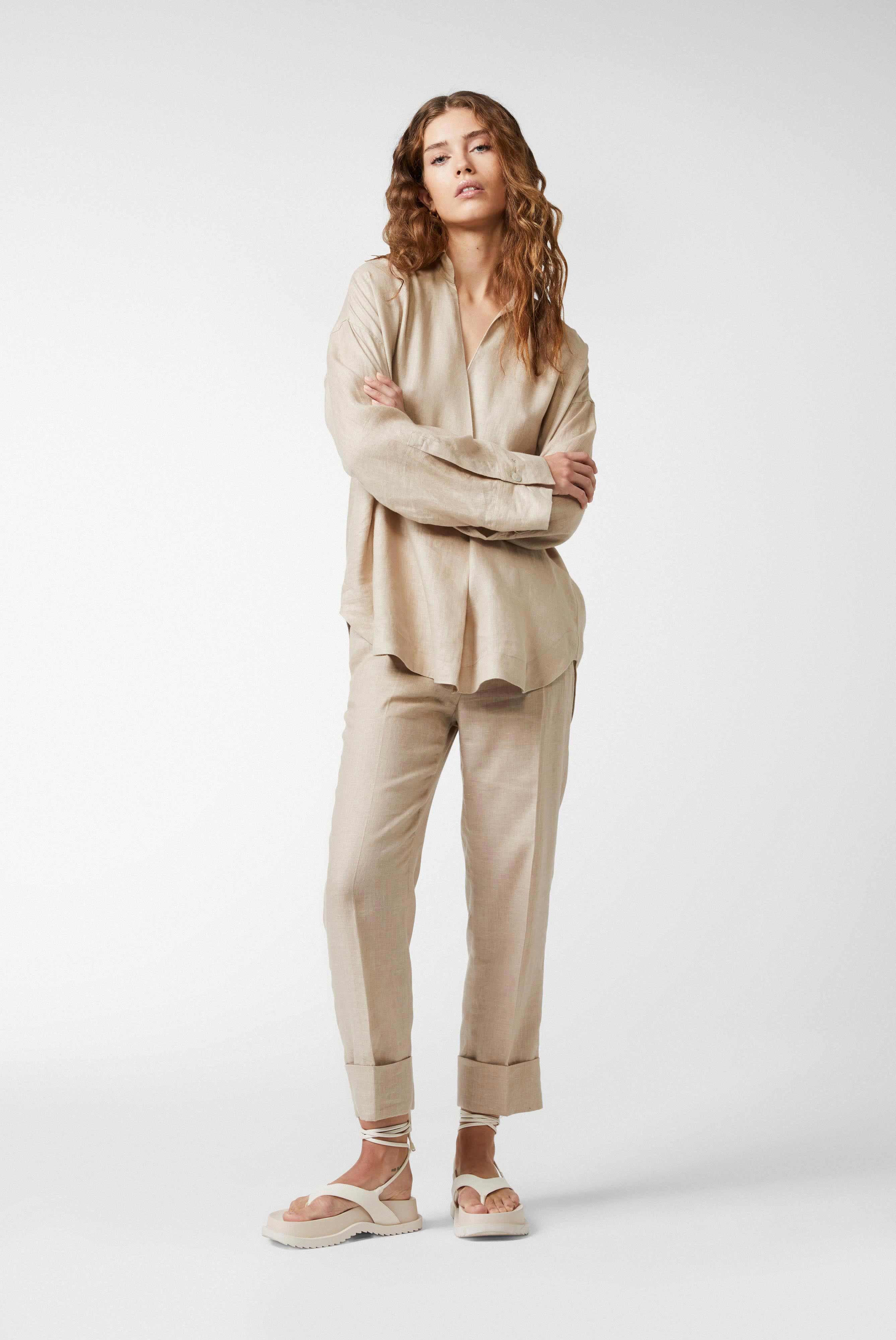 Casual Blouses+Oversize blouse with shirt collar and V-neck+05.526G.49.150555.130.36