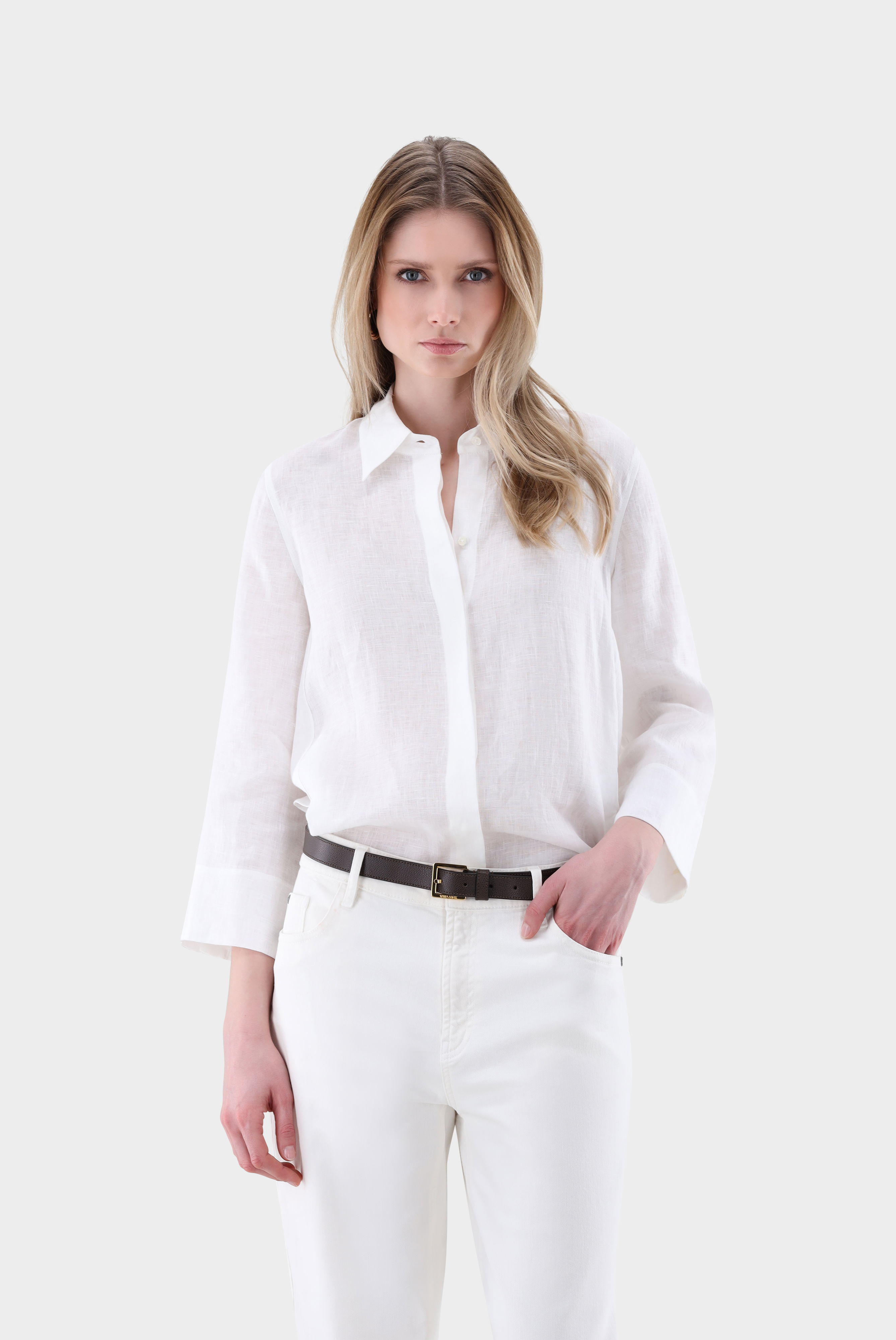 Hemdbluse aus Leinen mit Seitenschlitzen