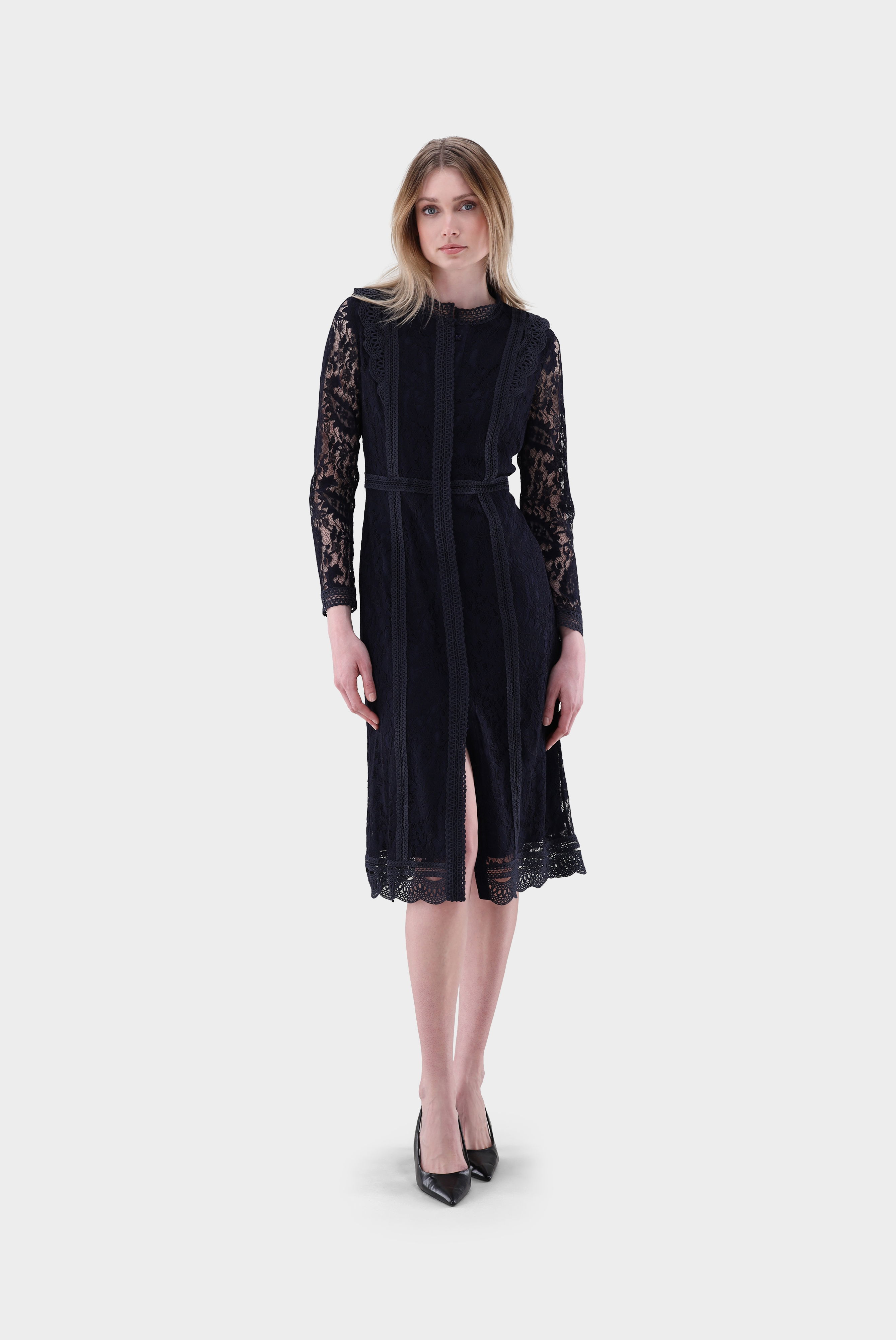 Tailliertes Kleid aus Spitze günstig online kaufen