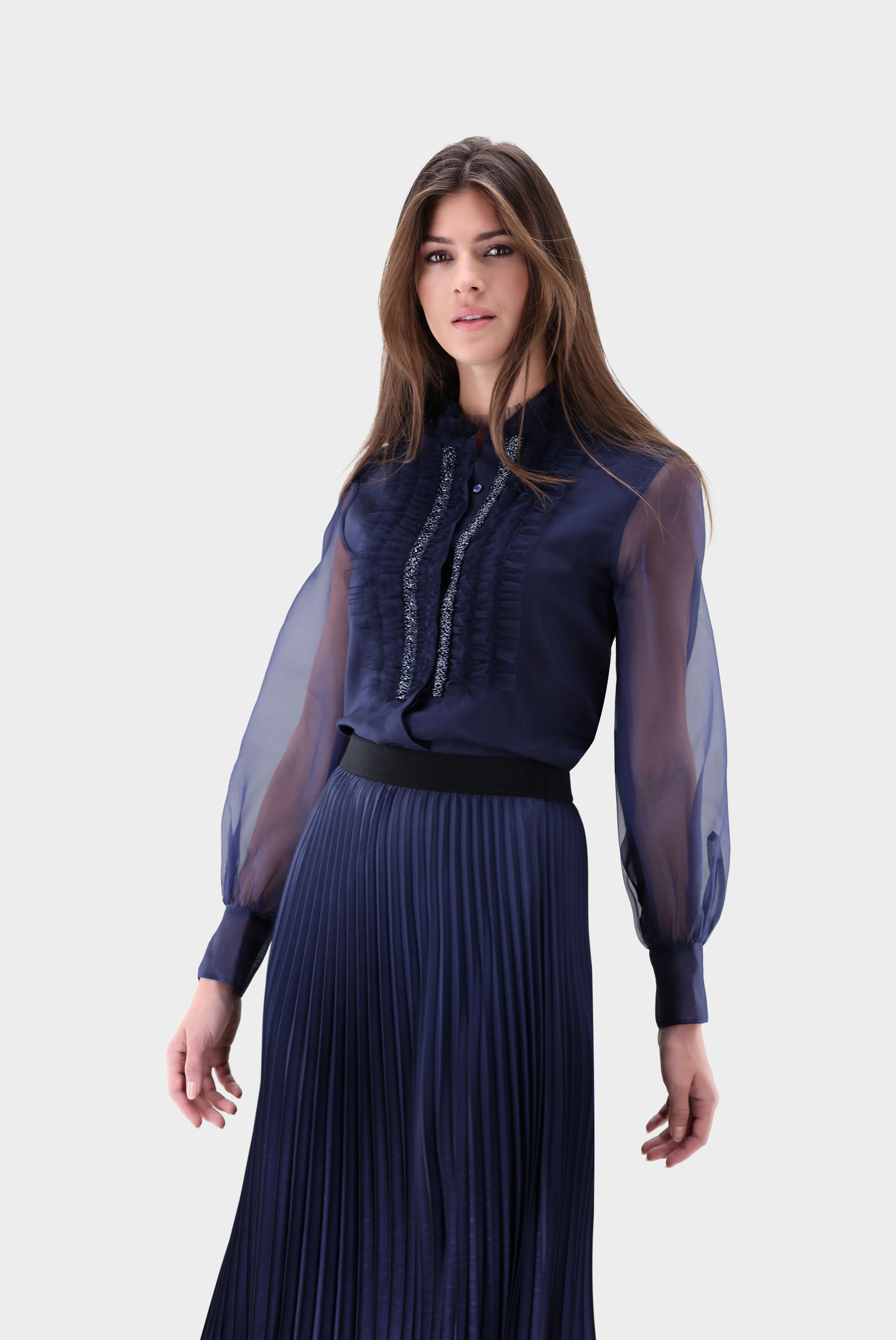 Bluse mit Rüschen und Perlenband