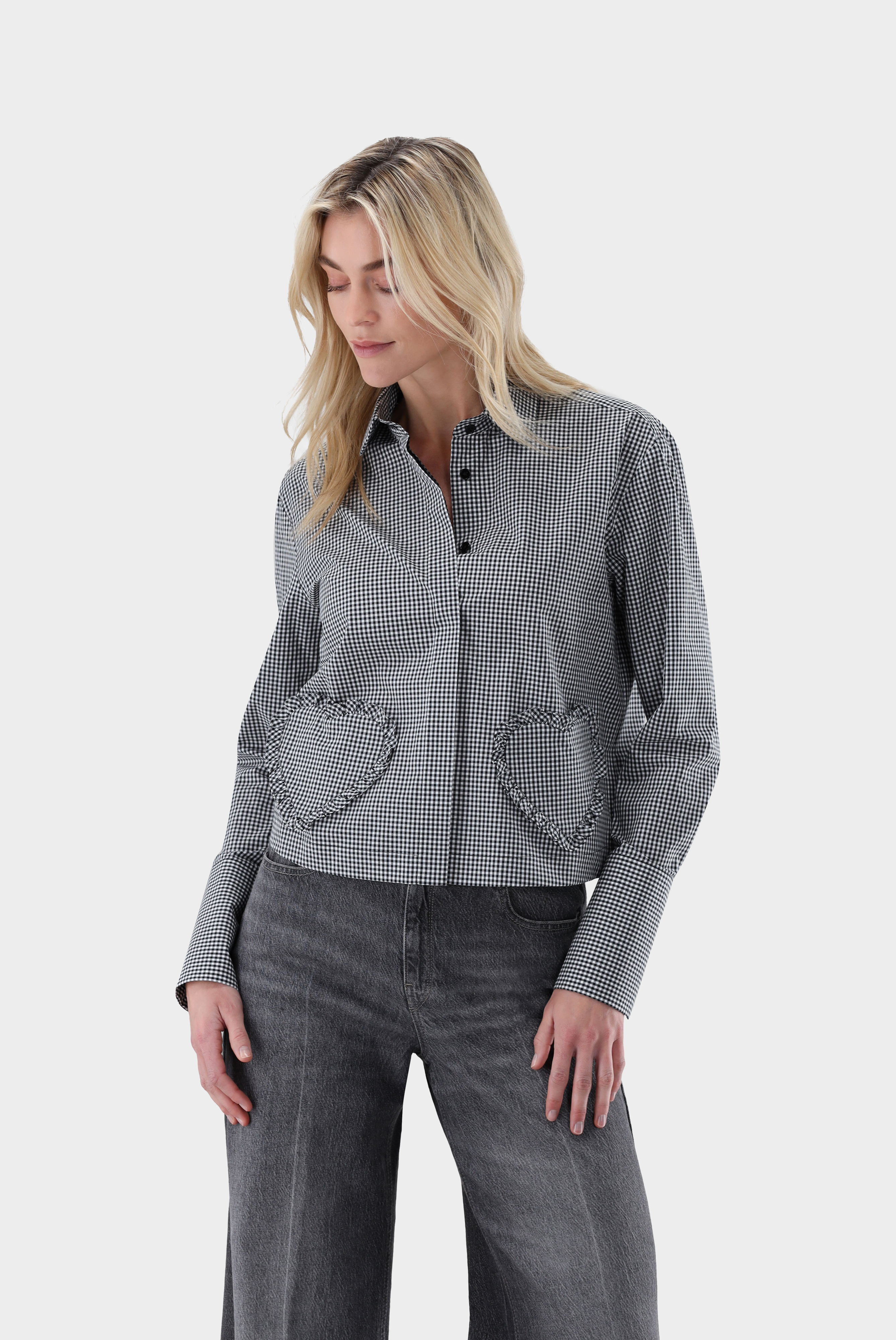 Shirt blouse cropped with heart embroidery
