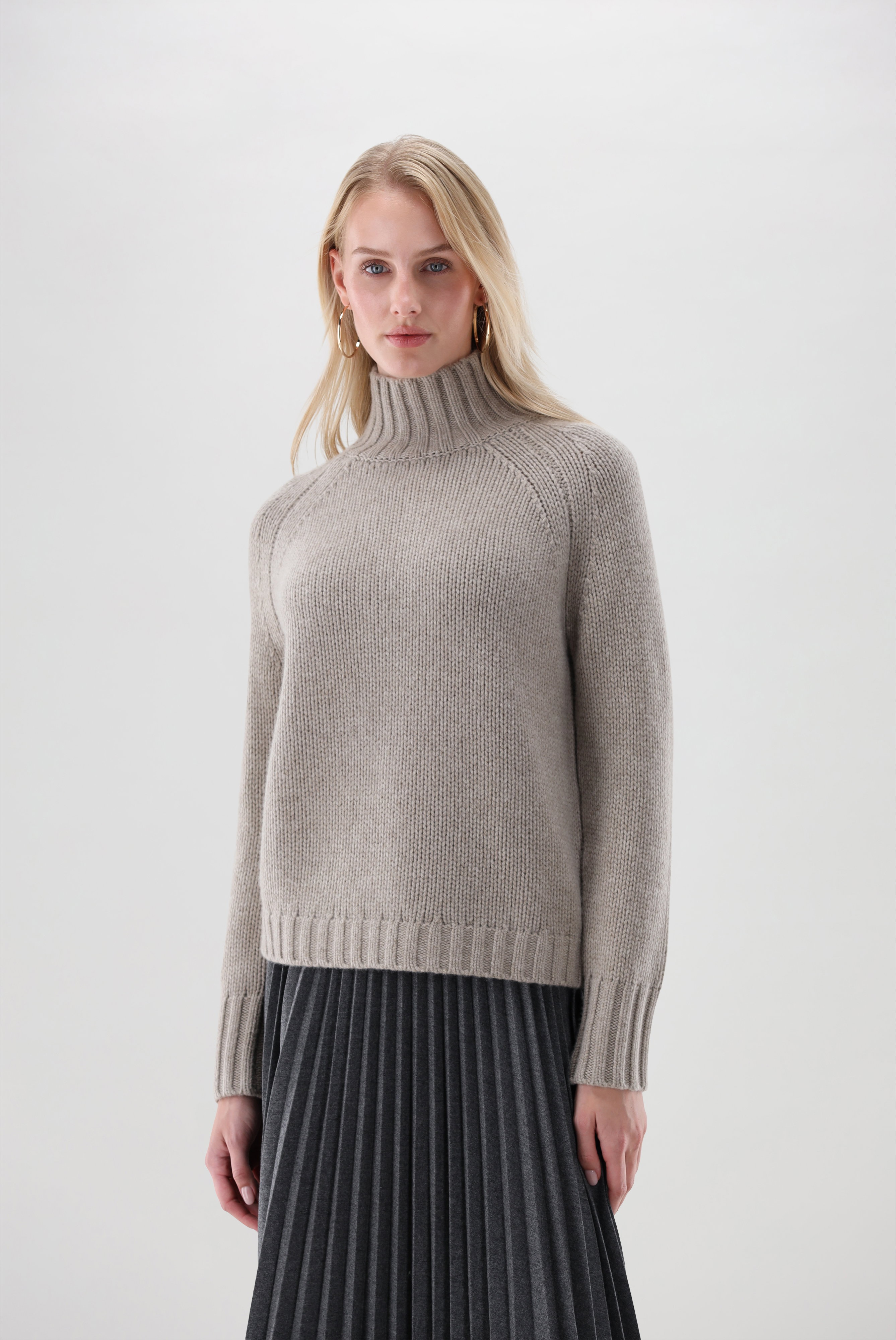 Mock-neck sweater with wool and cashmere
