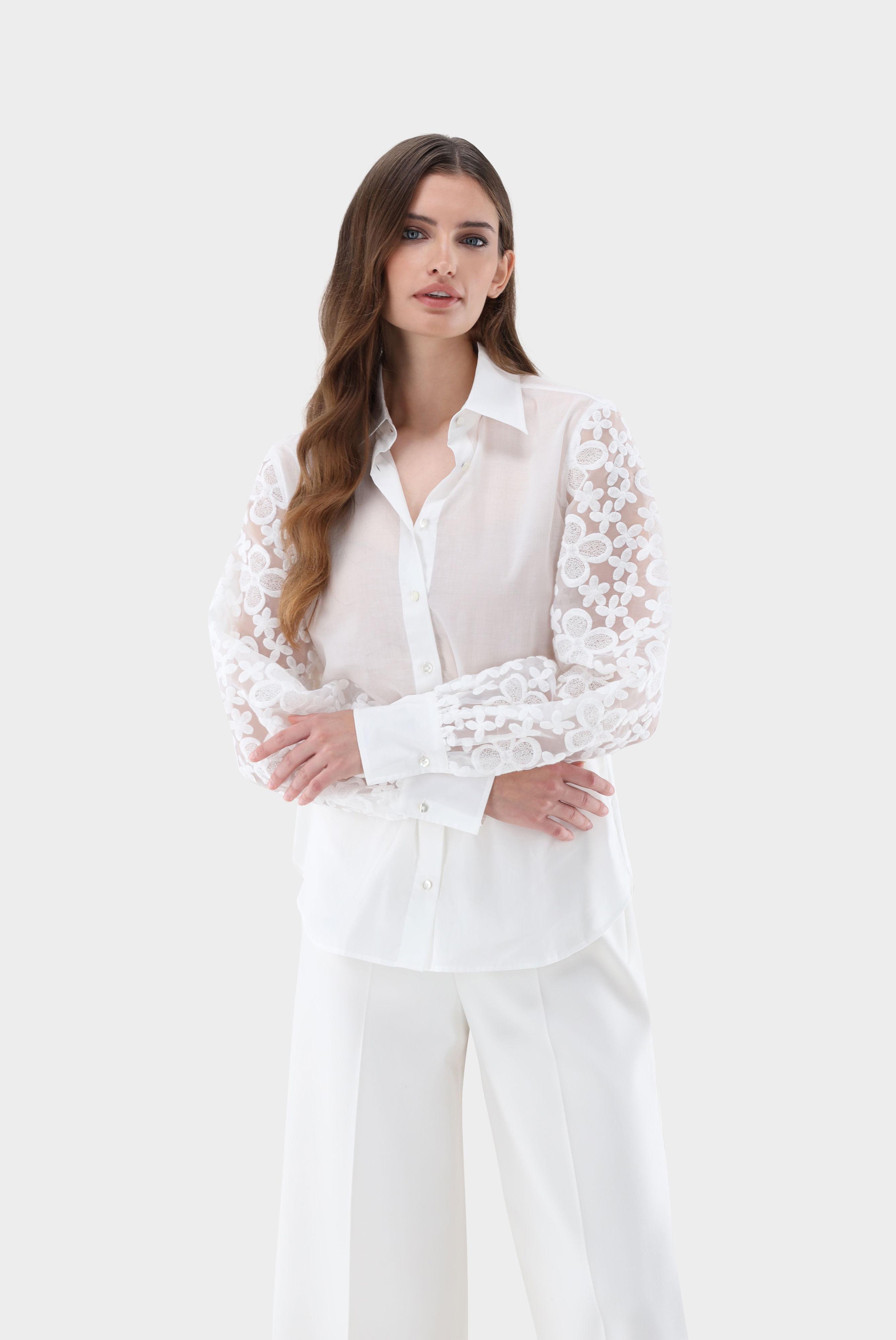 Hemdbluse mit Bestickten Organza Ärmeln