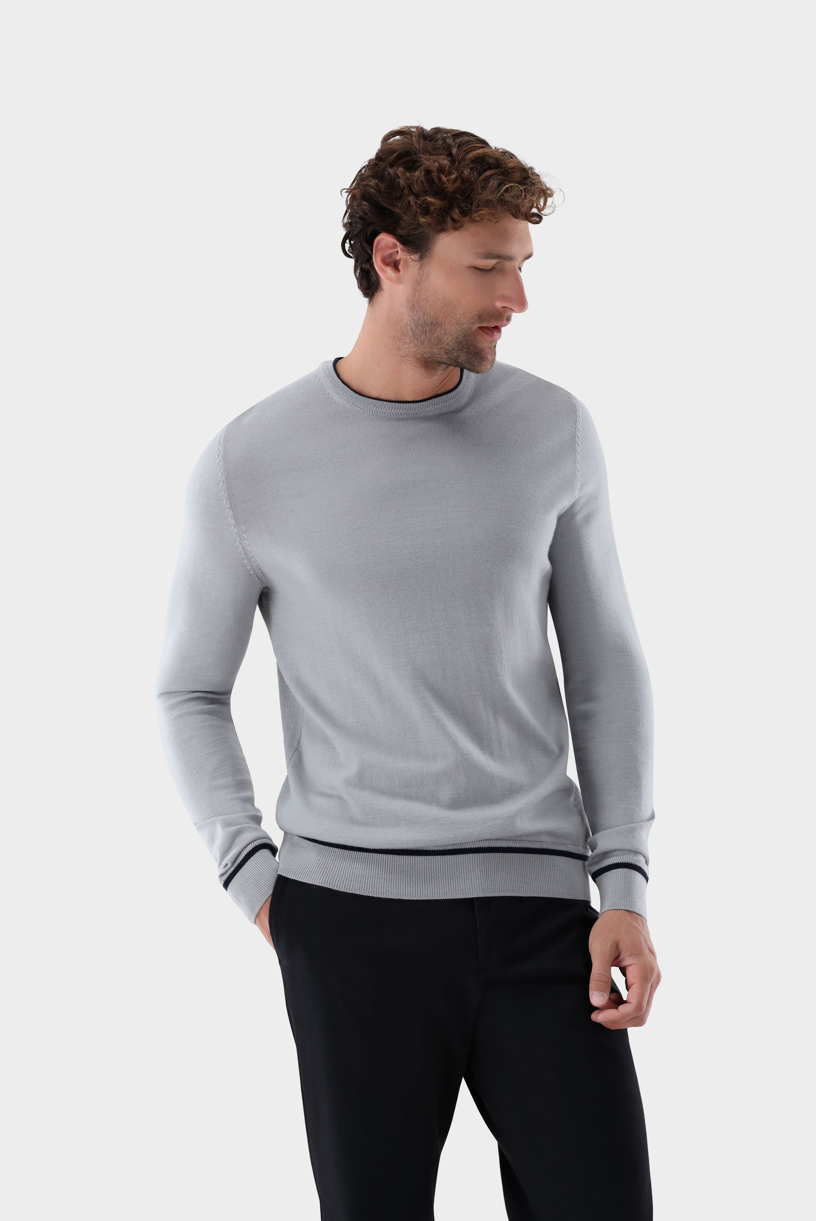 Rundhalspullover aus merzerisierter Merinowolle mit Farbdetail