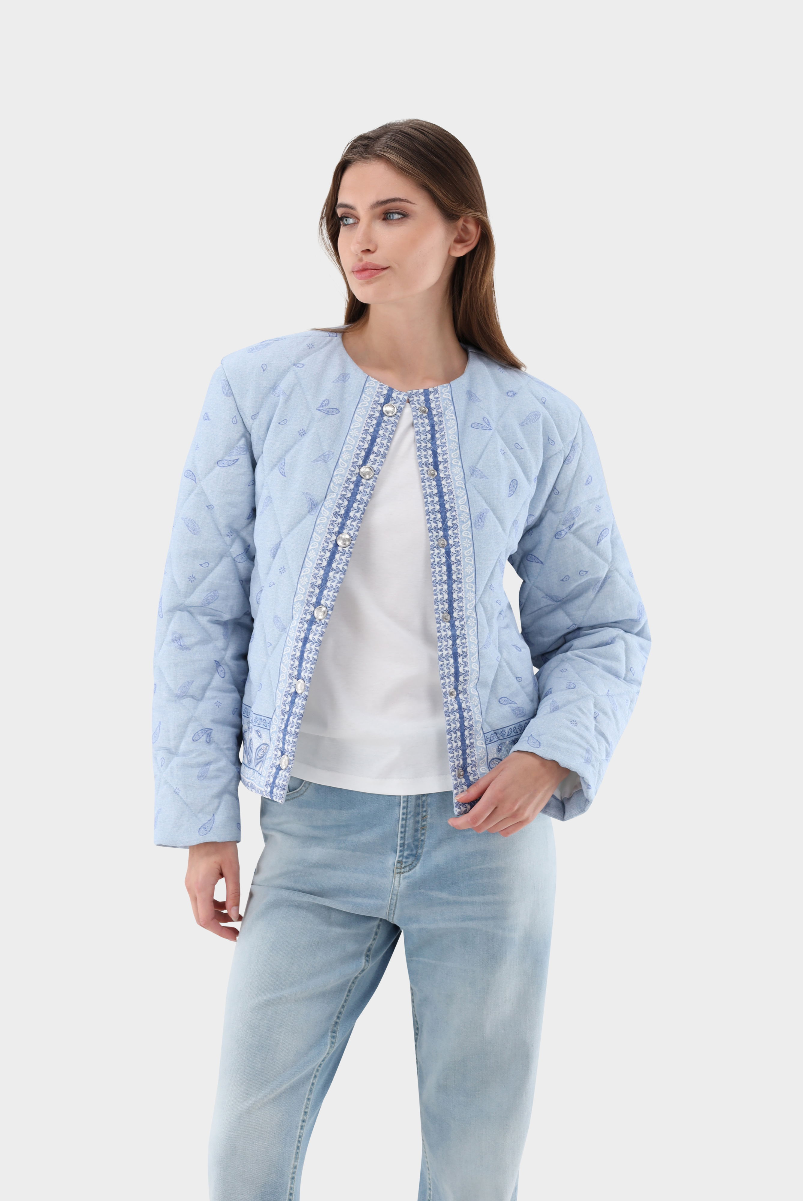 Steppjacke kurz geschnitten und mit Bandana Druck